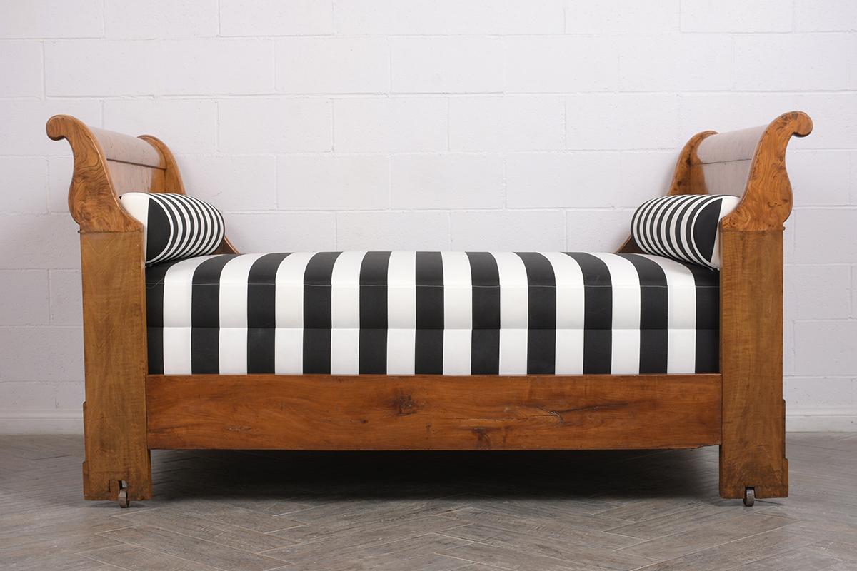 Early 19th Century French Empire Burled Daybed 2