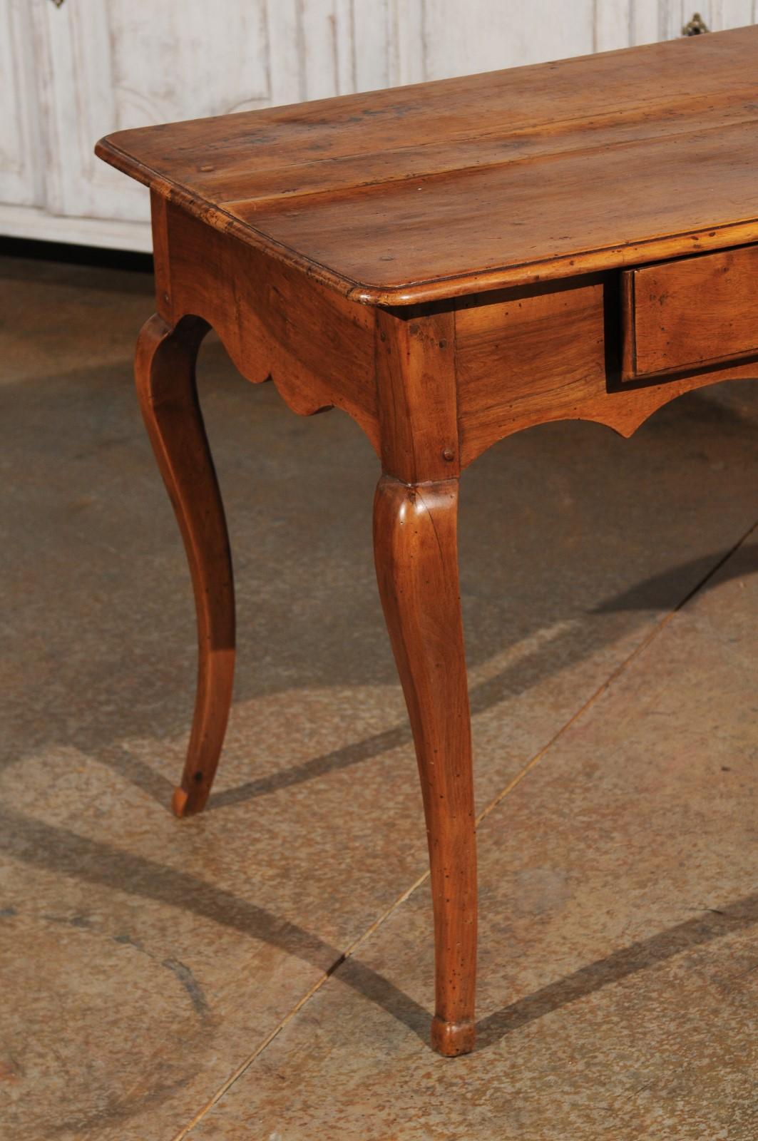 French Period Louis XV 18th Century Walnut Table with Drawer and Cabriole Legs In Good Condition In Atlanta, GA