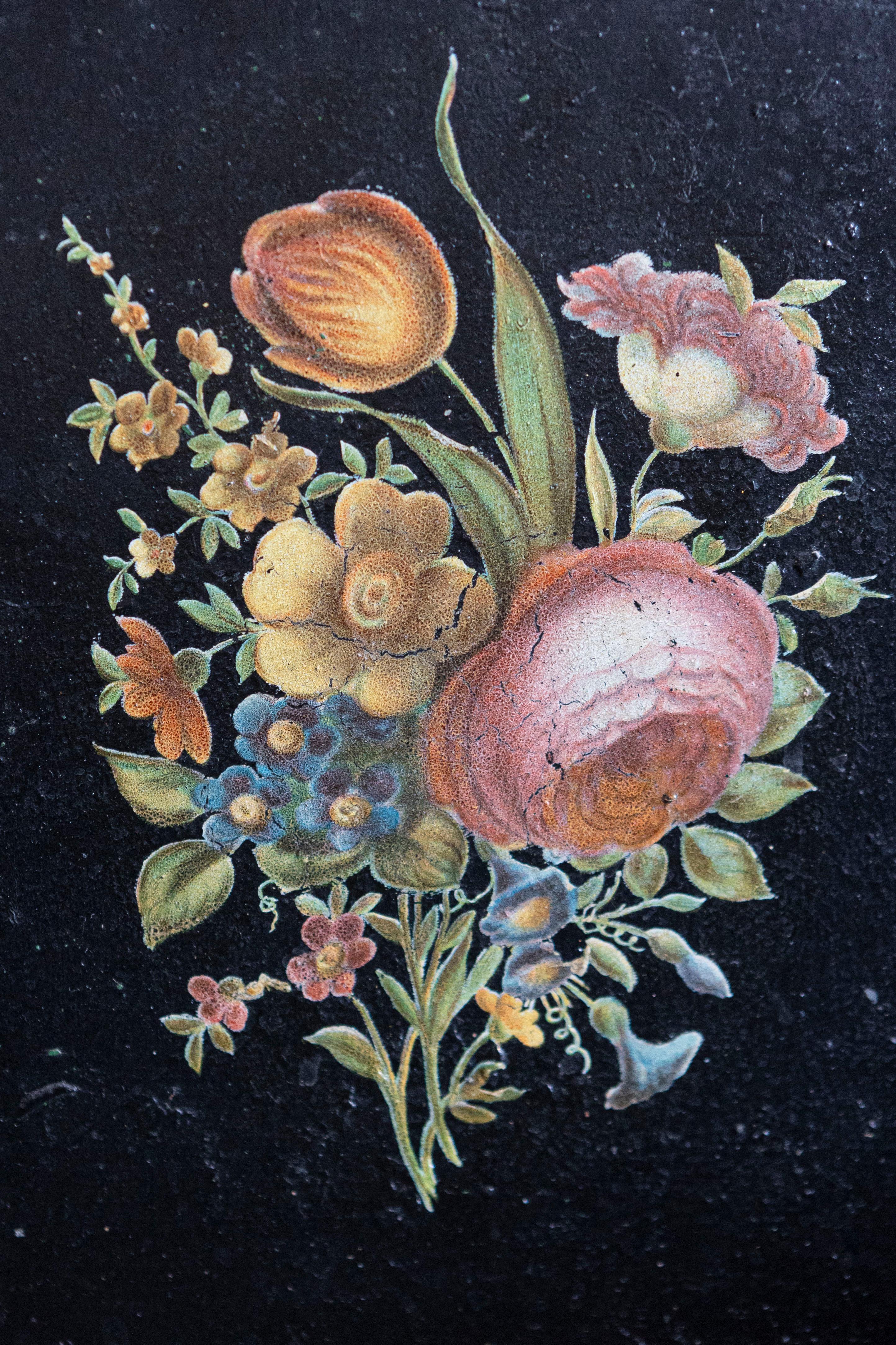 French Period Napoleon III Black Painted Tôle Lavabo with Floral Décor, 1870s In Good Condition For Sale In Atlanta, GA