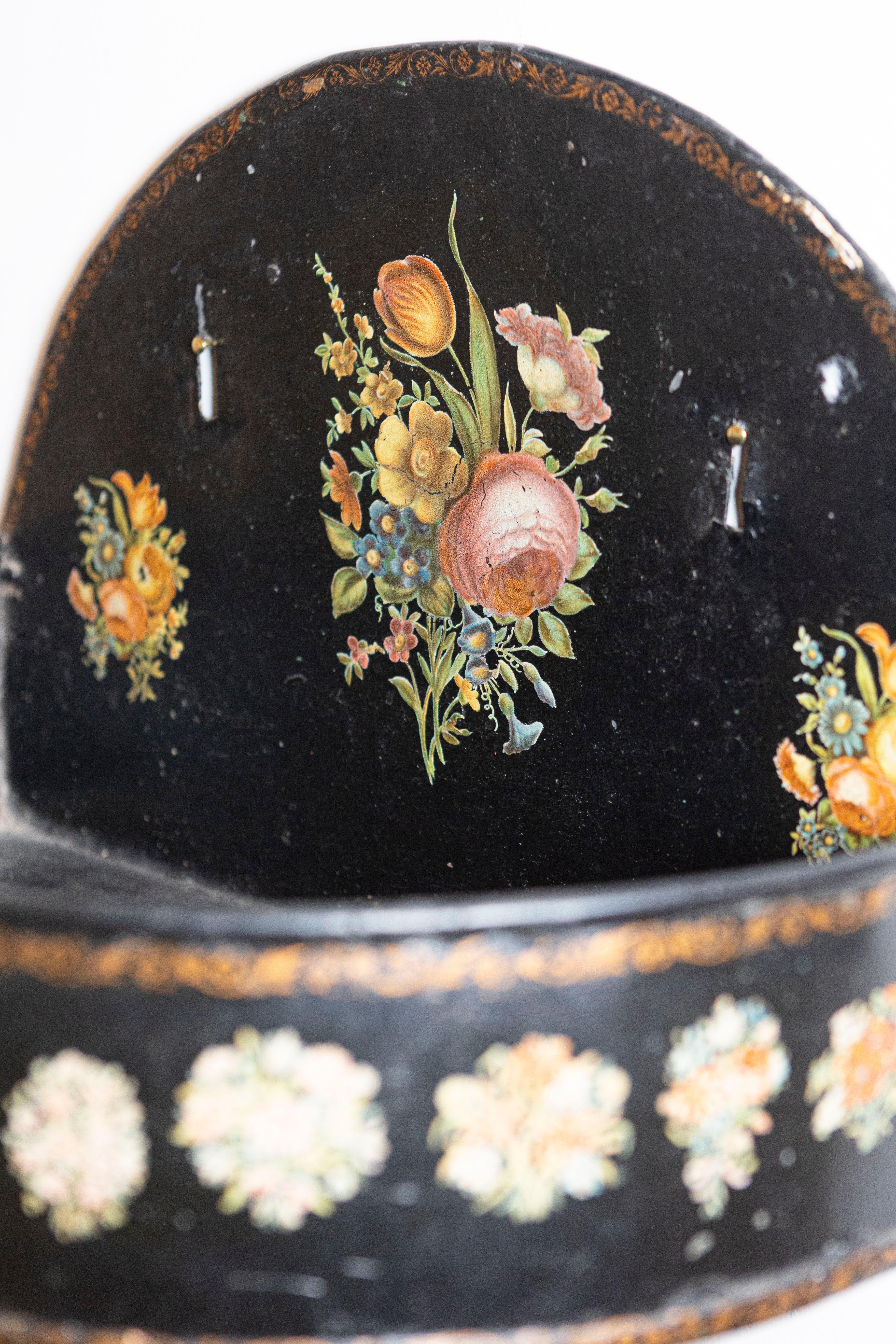 French Period Napoleon III Black Painted Tôle Lavabo with Floral Décor, 1870s For Sale 1