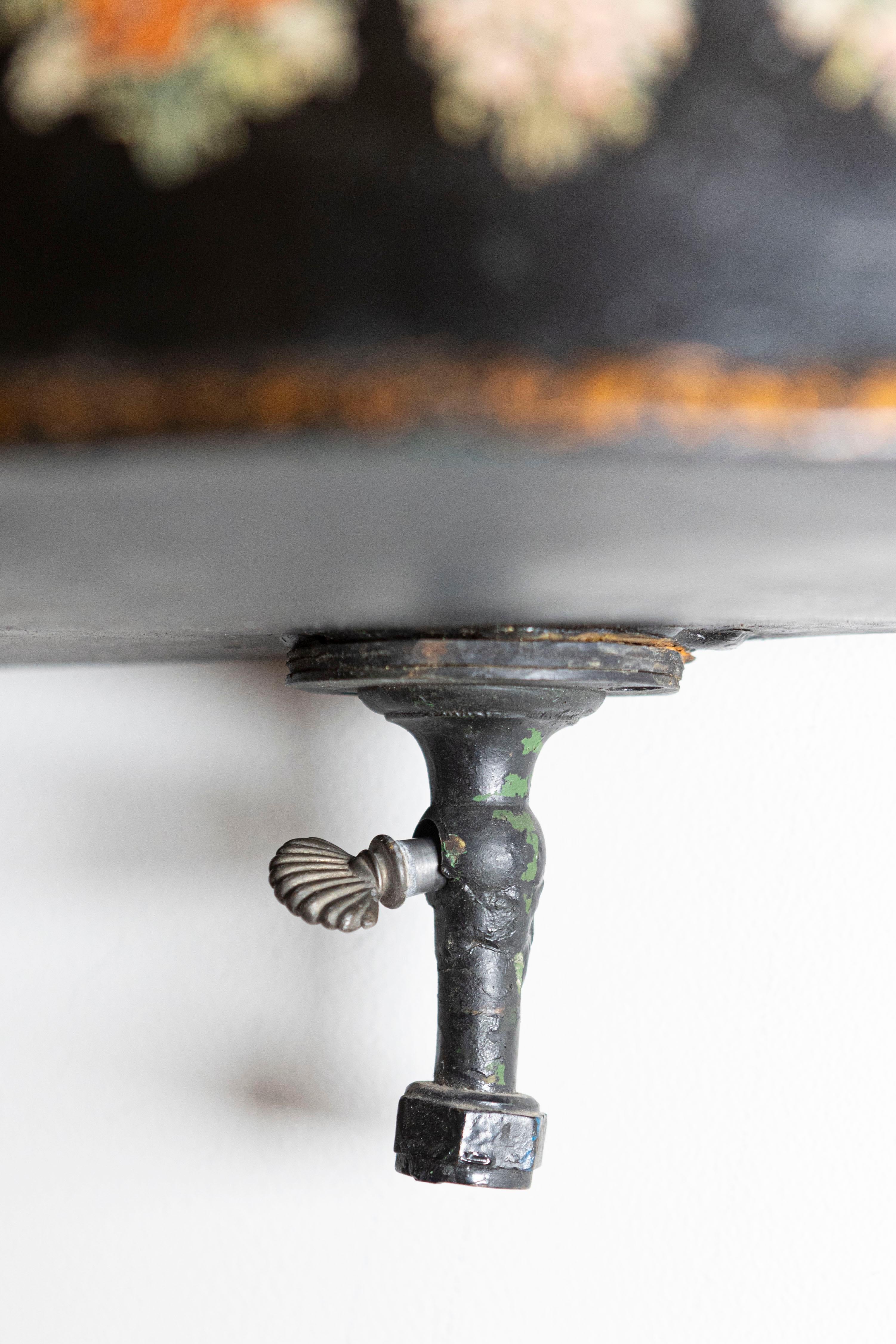 French Period Napoleon III Black Painted Tôle Lavabo with Floral Décor, 1870s For Sale 3