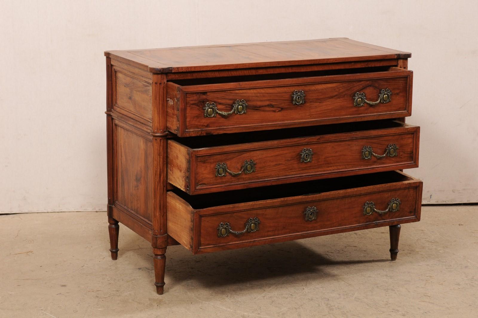 19th Century French Period Neoclassical Commode w/Beautiful Wood Grain & Neoclassic Hardware For Sale