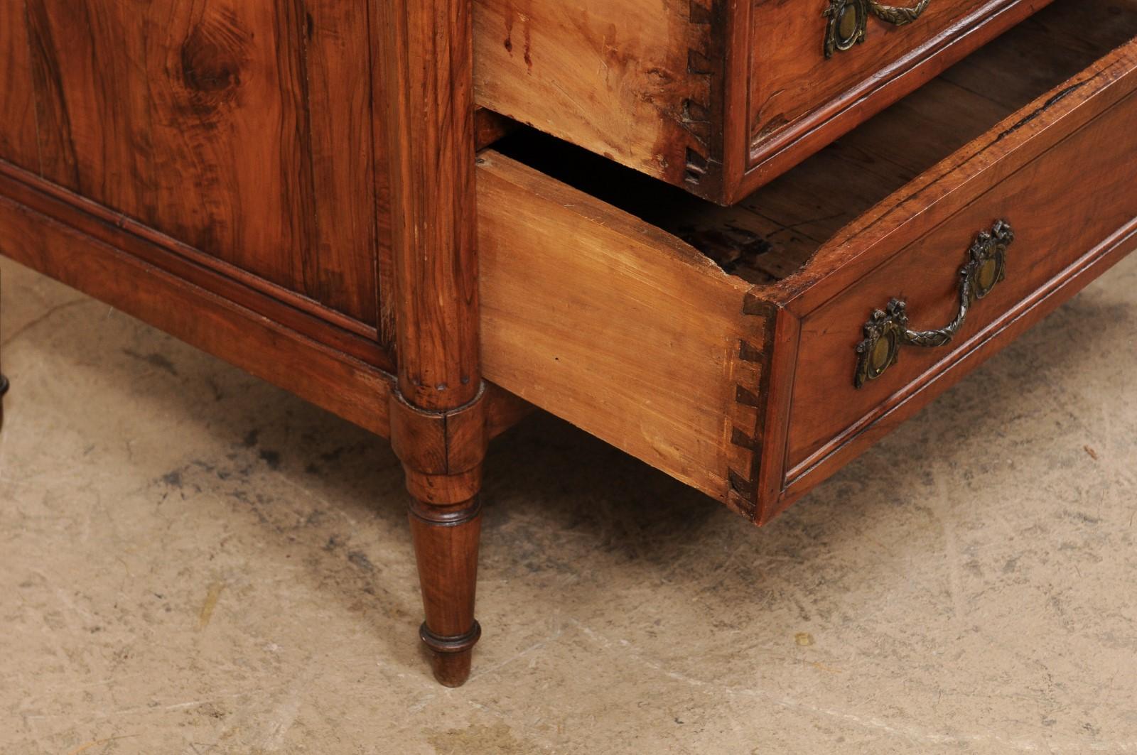 French Period Neoclassical Commode w/Beautiful Wood Grain & Neoclassic Hardware For Sale 1