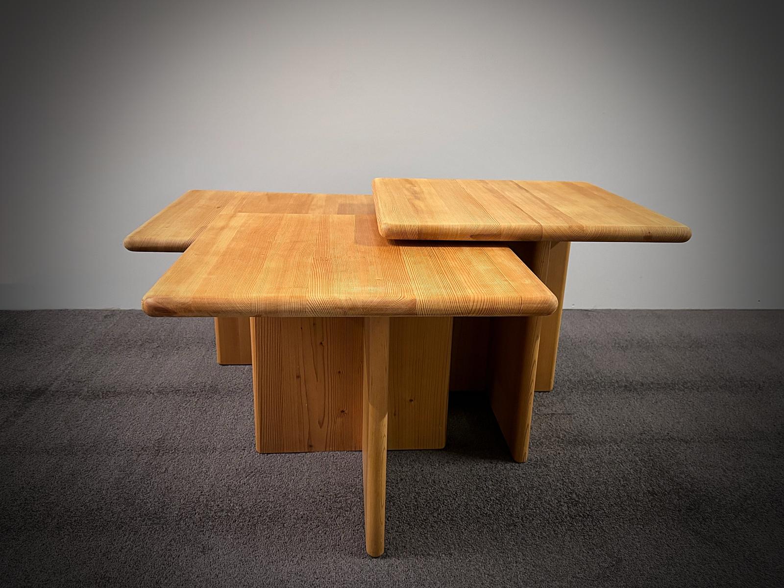 Tables basses françaises de style Perriand en pin massif, années 1970, France en vente 2