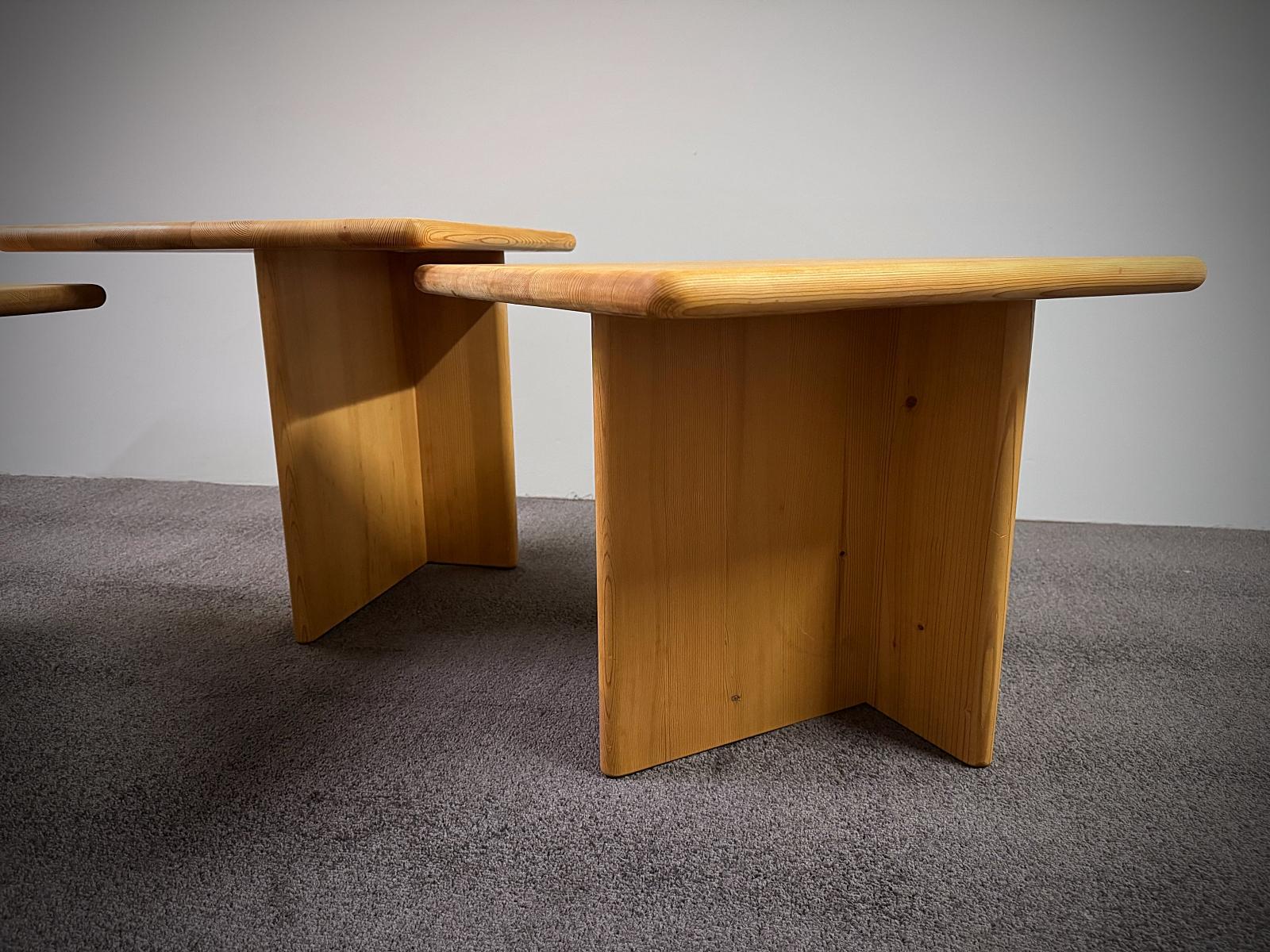 Fait main Tables basses françaises de style Perriand en pin massif, années 1970, France en vente