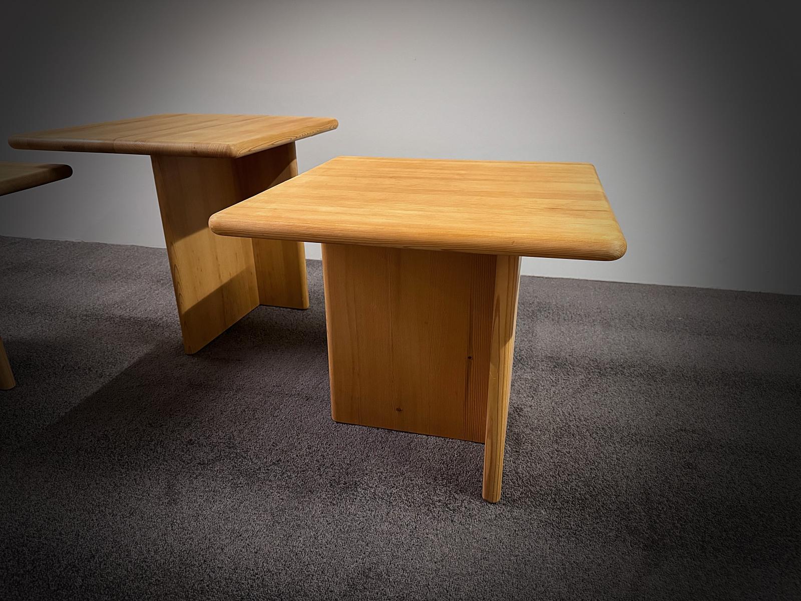 Tables basses françaises de style Perriand en pin massif, années 1970, France Bon état - En vente à Biebergemund, Hessen