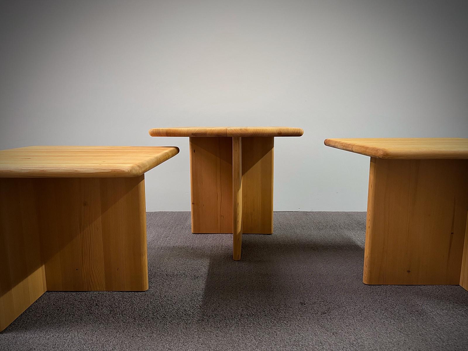 20ième siècle Tables basses françaises de style Perriand en pin massif, années 1970, France en vente