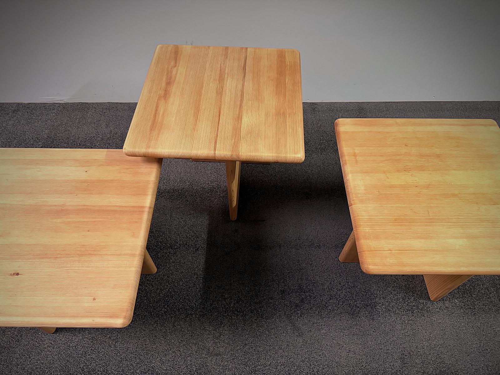 Pin Tables basses françaises de style Perriand en pin massif, années 1970, France en vente