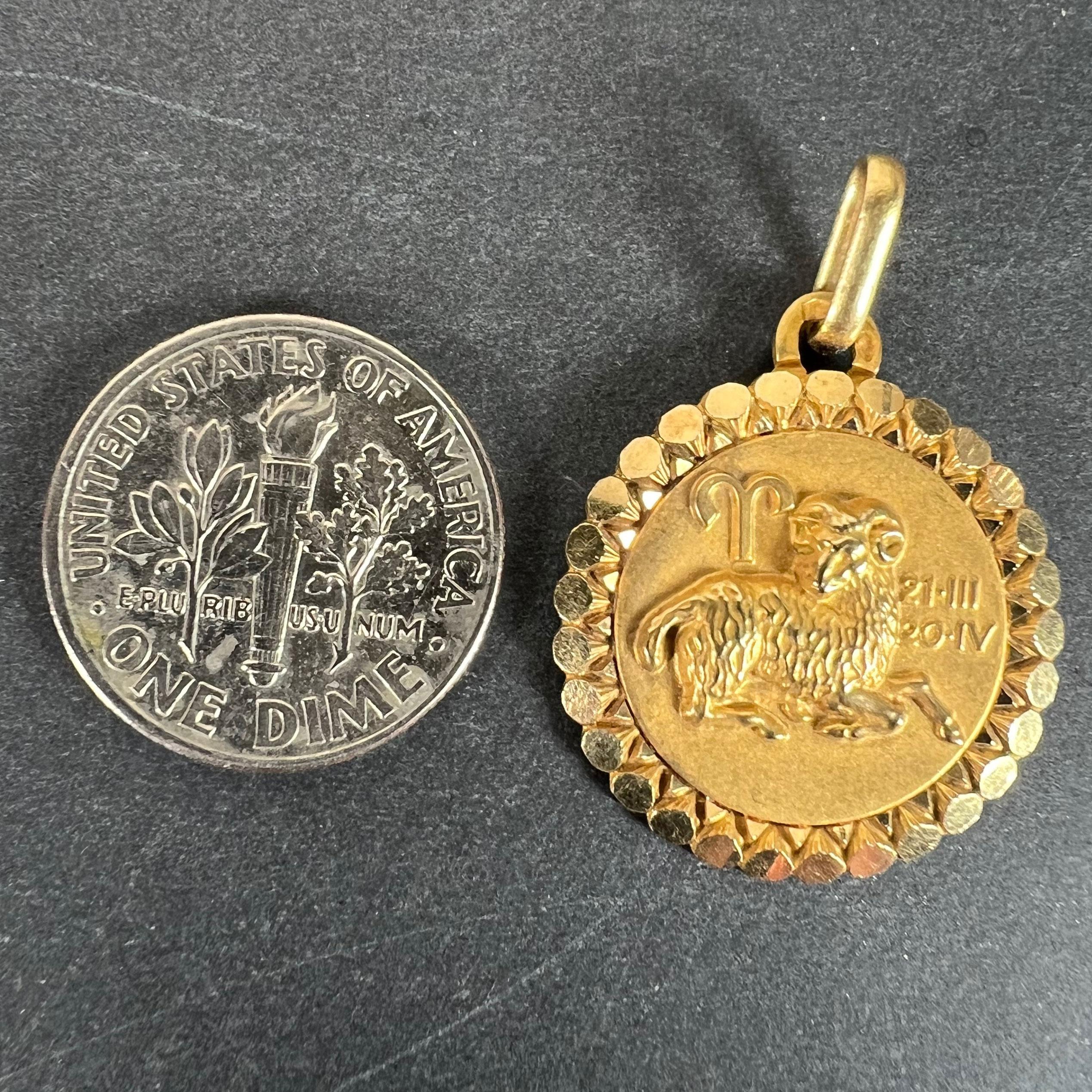 Ciondolo con charme in oro giallo 18 carati French Perroud Large Ares Zodiac in vendita 6
