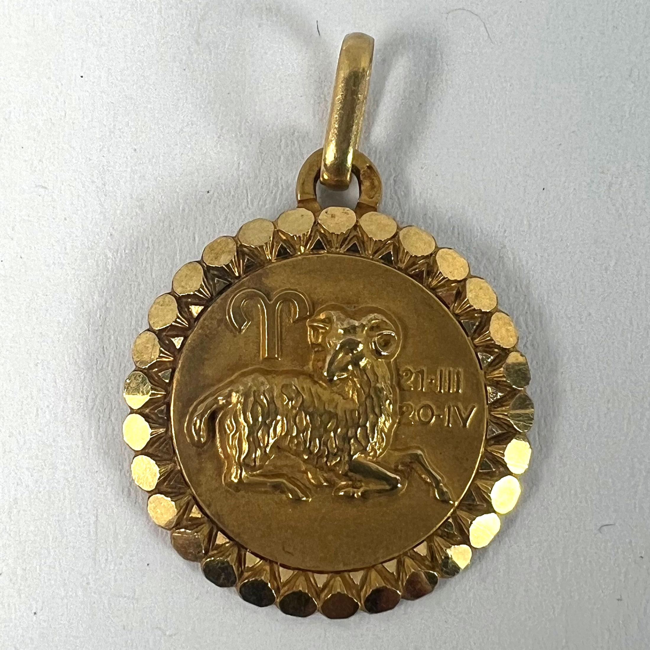 Ciondolo con charme in oro giallo 18 carati French Perroud Large Ares Zodiac in vendita 7