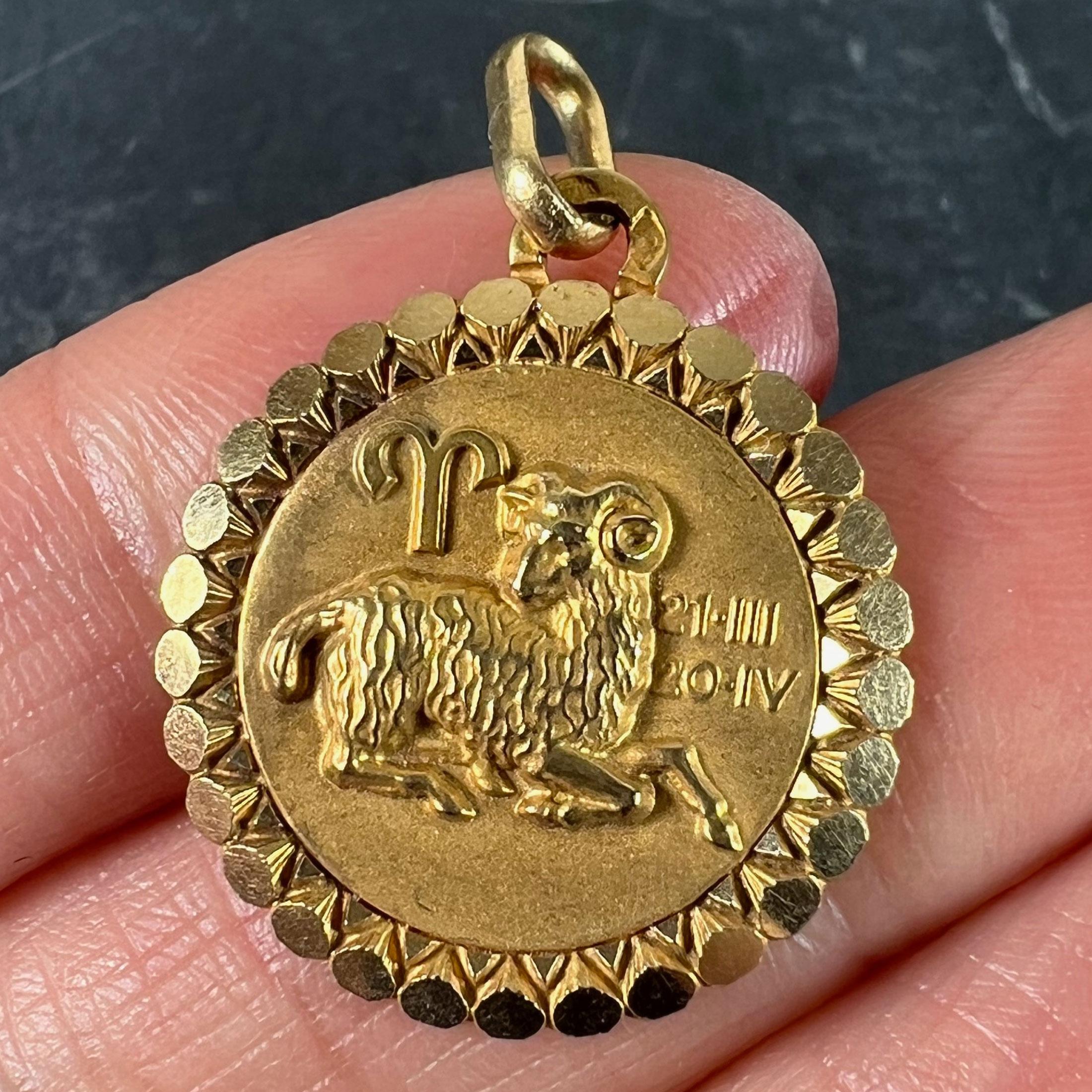 Ciondolo con charme in oro giallo 18 carati French Perroud Large Ares Zodiac in vendita 1