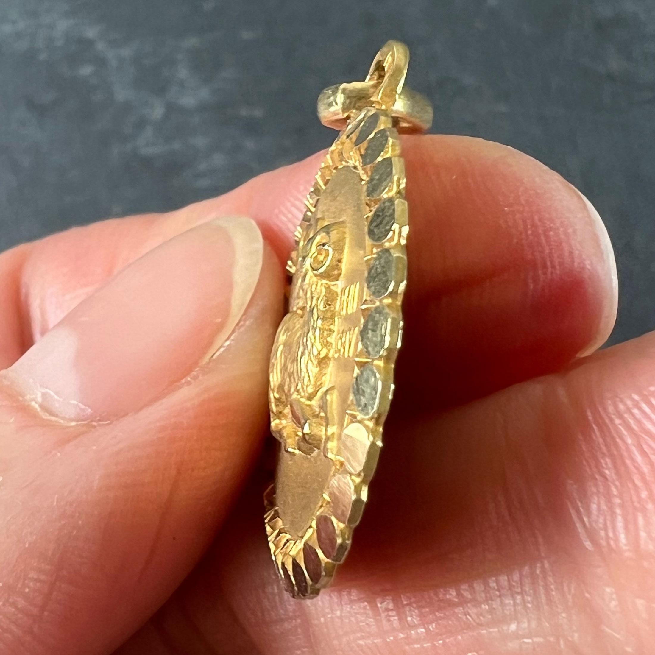 Ciondolo con charme in oro giallo 18 carati French Perroud Large Ares Zodiac in vendita 3