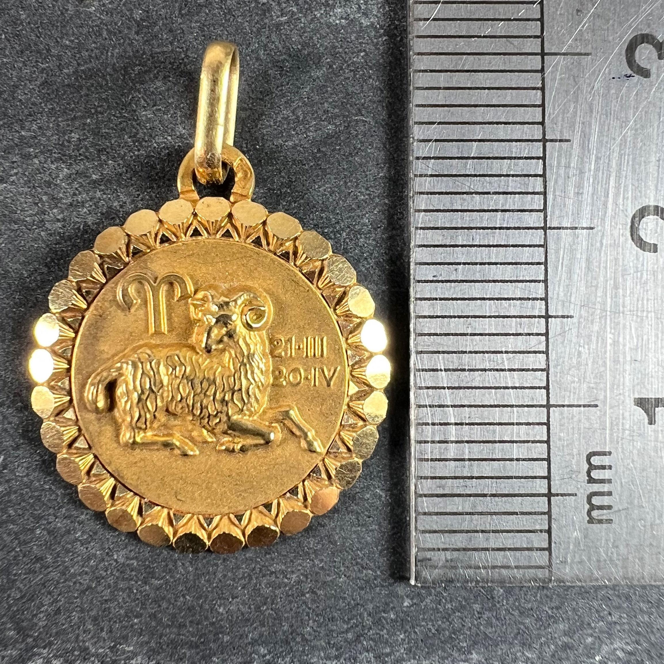 Ciondolo con charme in oro giallo 18 carati French Perroud Large Ares Zodiac in vendita 5