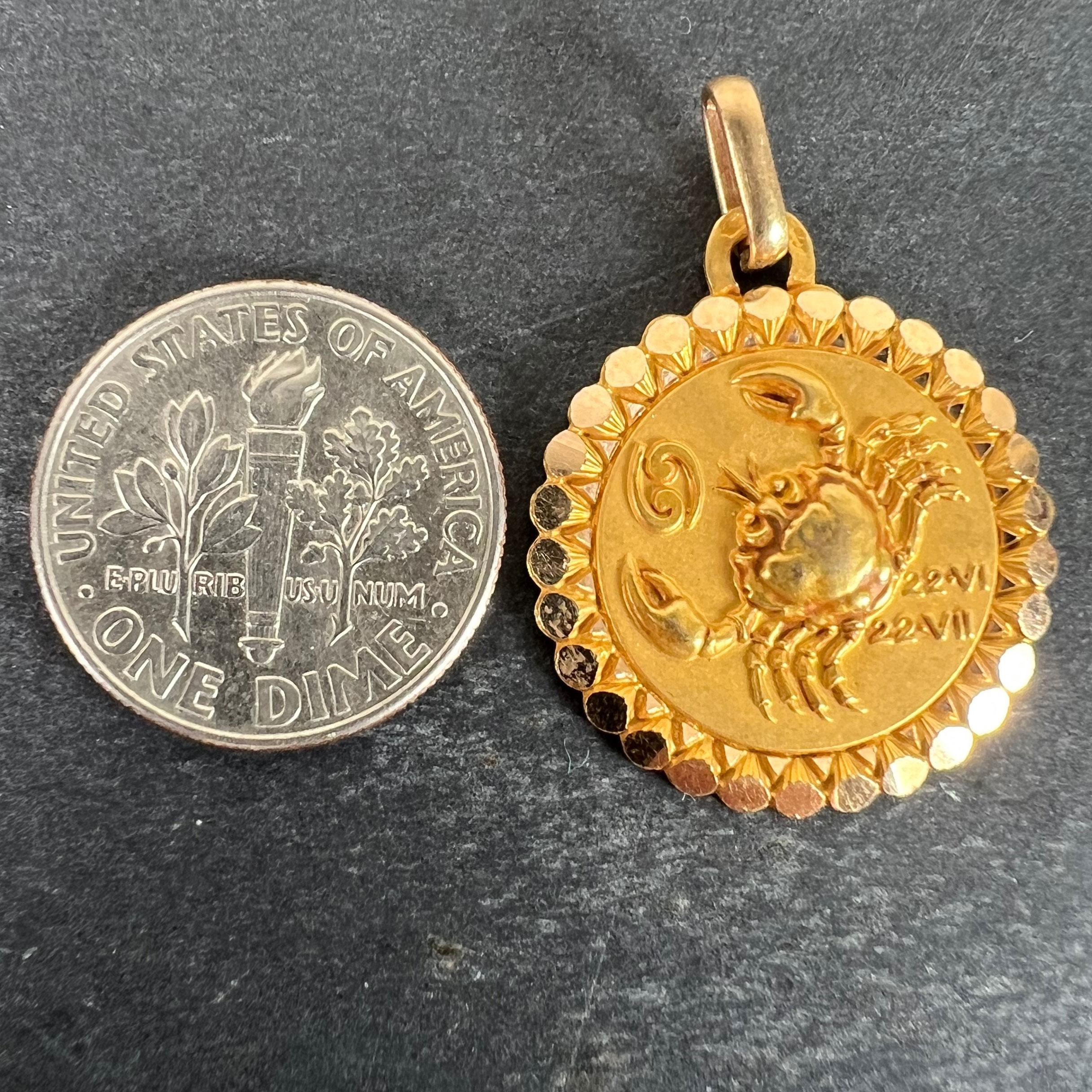 Ciondolo a forma di charme in oro giallo 18 carati French Perroud, grande segno zodiacale del Cancro in vendita 6