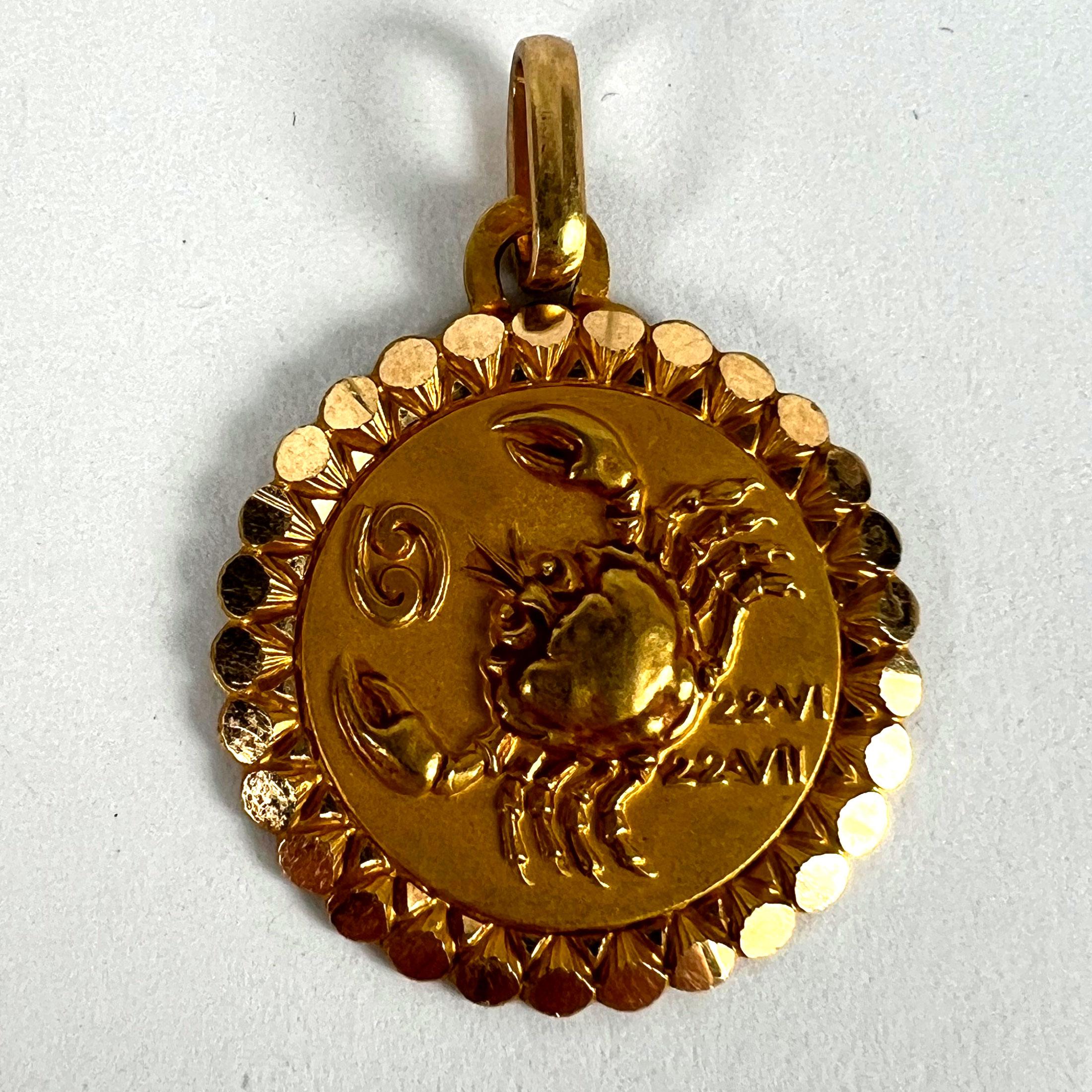 Ciondolo a forma di charme in oro giallo 18 carati French Perroud, grande segno zodiacale del Cancro in vendita 7