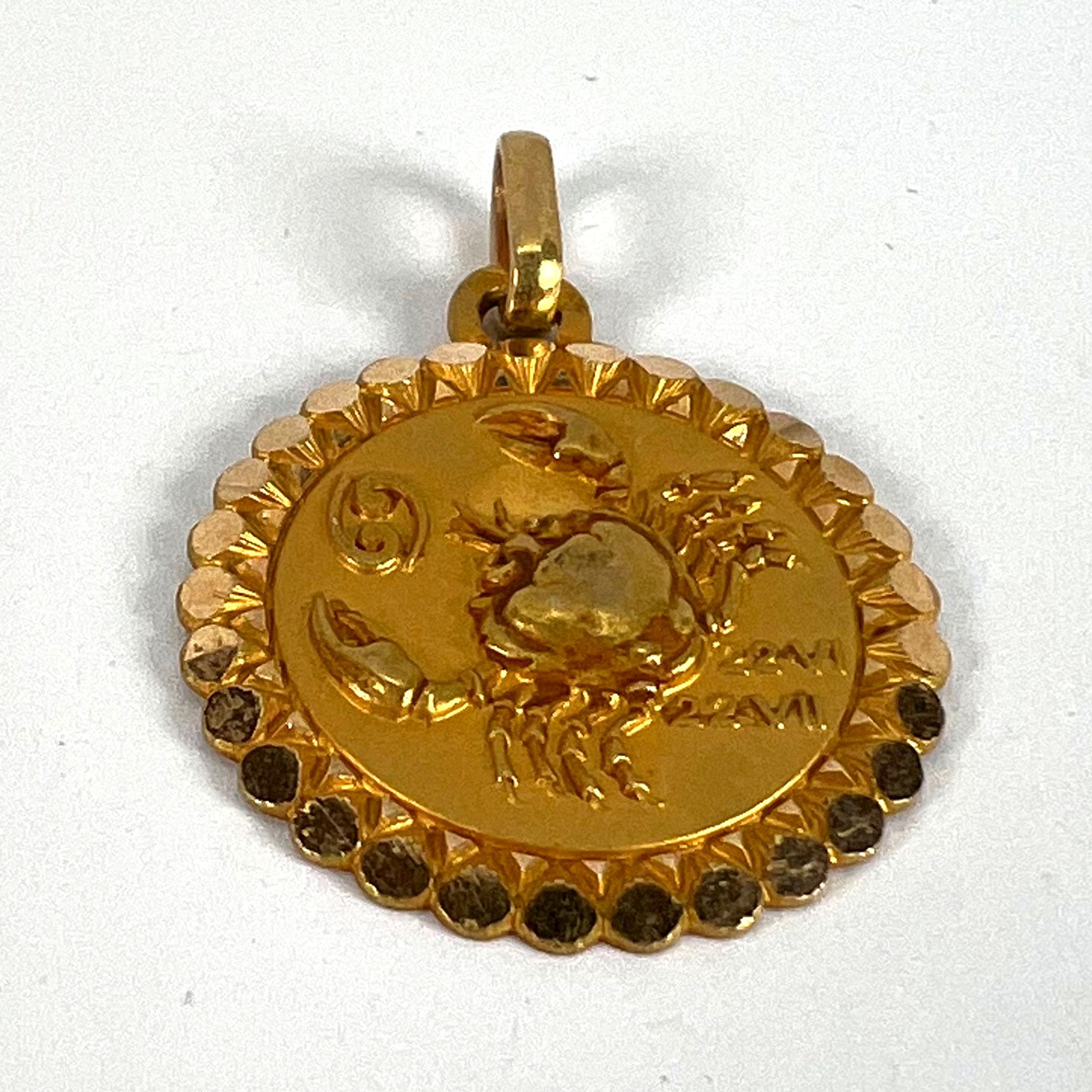 Ciondolo a forma di charme in oro giallo 18 carati French Perroud, grande segno zodiacale del Cancro in vendita 9