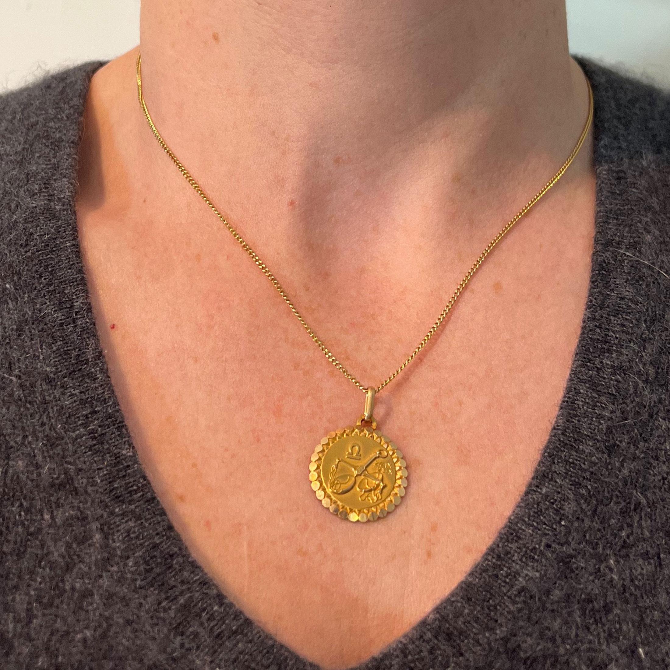 Pendentif à breloques en or jaune 18 carats French Perroud Large Libra Zodiac Starsign Unisexe en vente