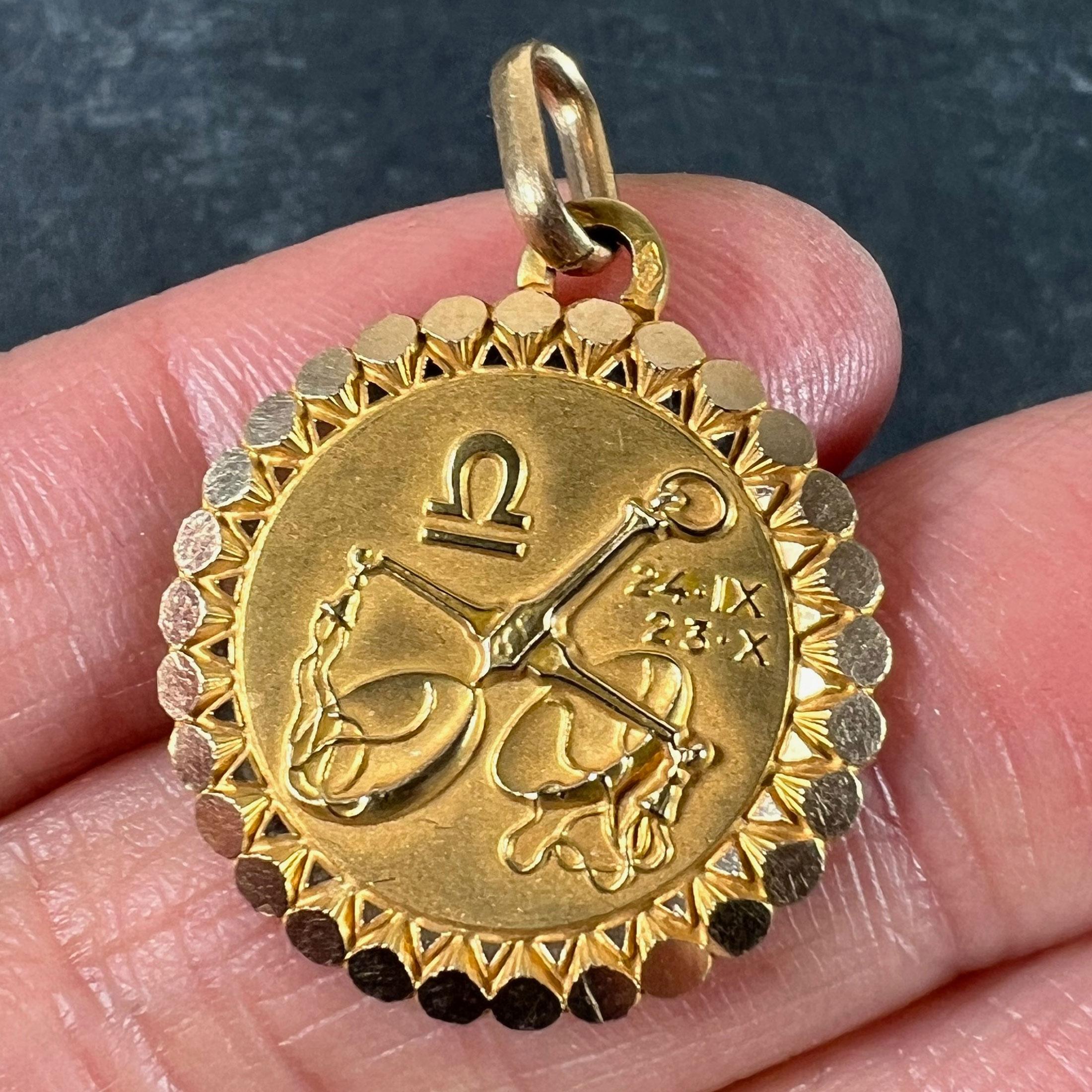 Pendentif à breloques en or jaune 18 carats French Perroud Large Libra Zodiac Starsign en vente 1