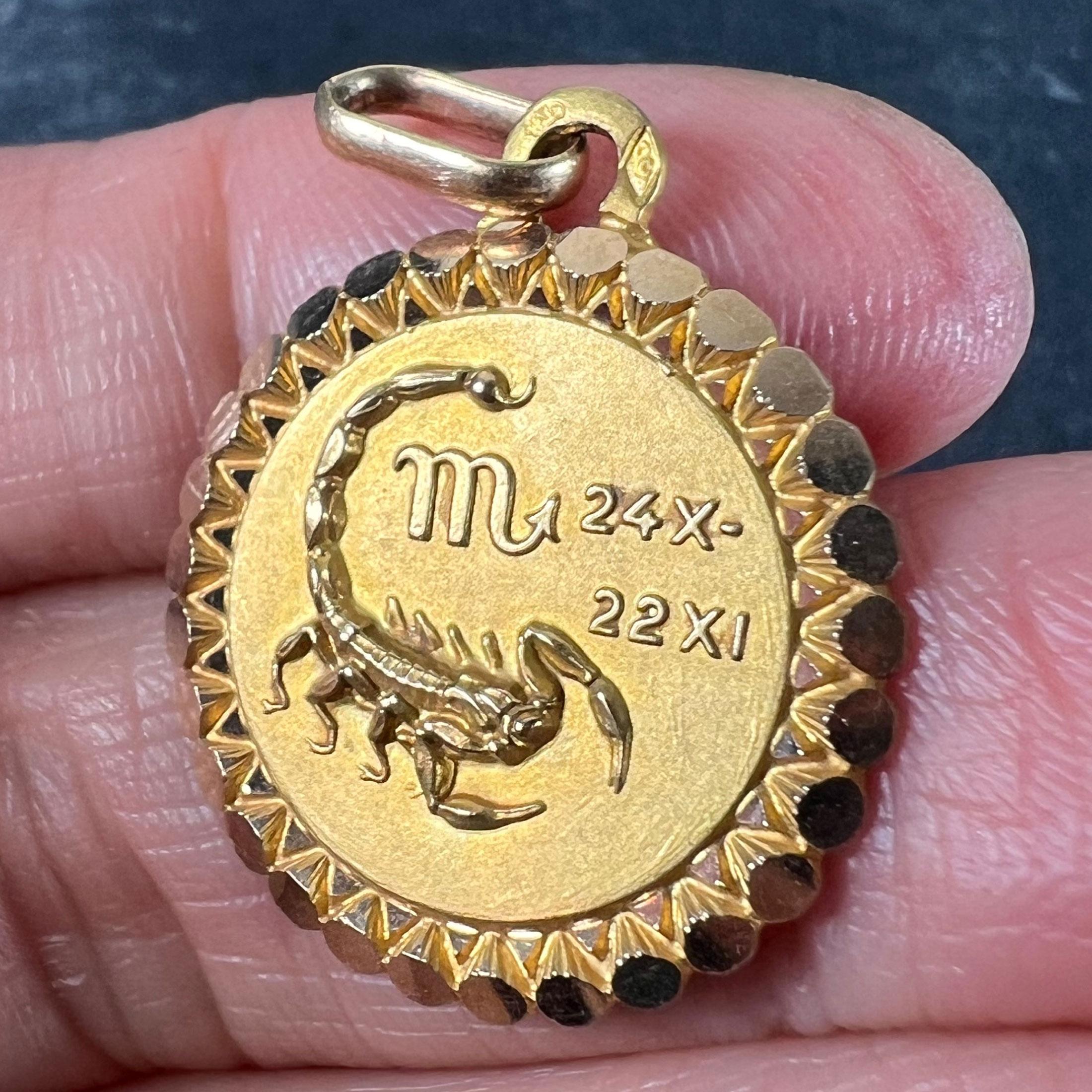 Pendentif à breloques en or jaune 18K French Perroud Large Scorpio Zodiac Starsign en vente 2