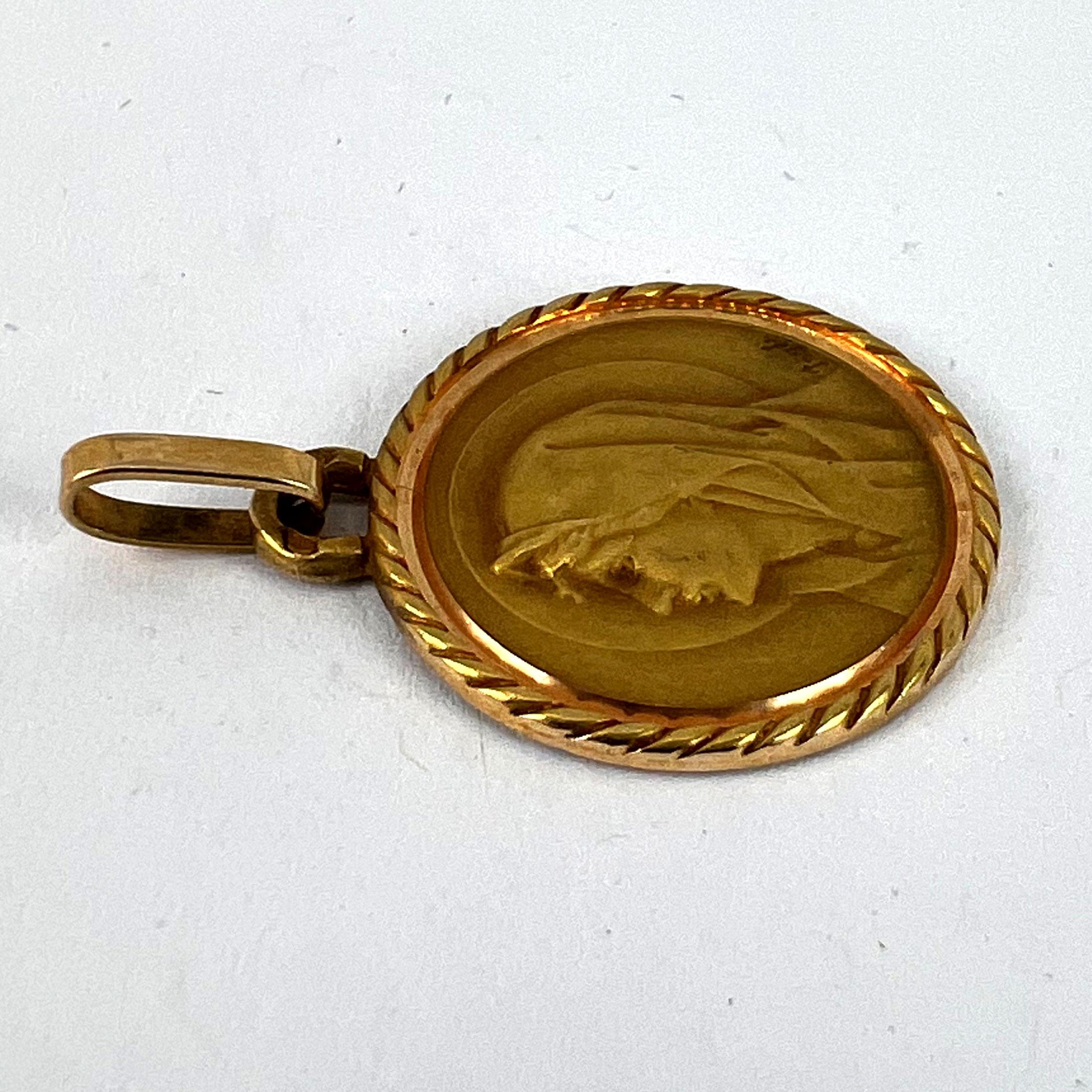 Perroud Pagdi Pendentif français en or jaune 18 carats avec médaille de la Vierge Marie en vente 10