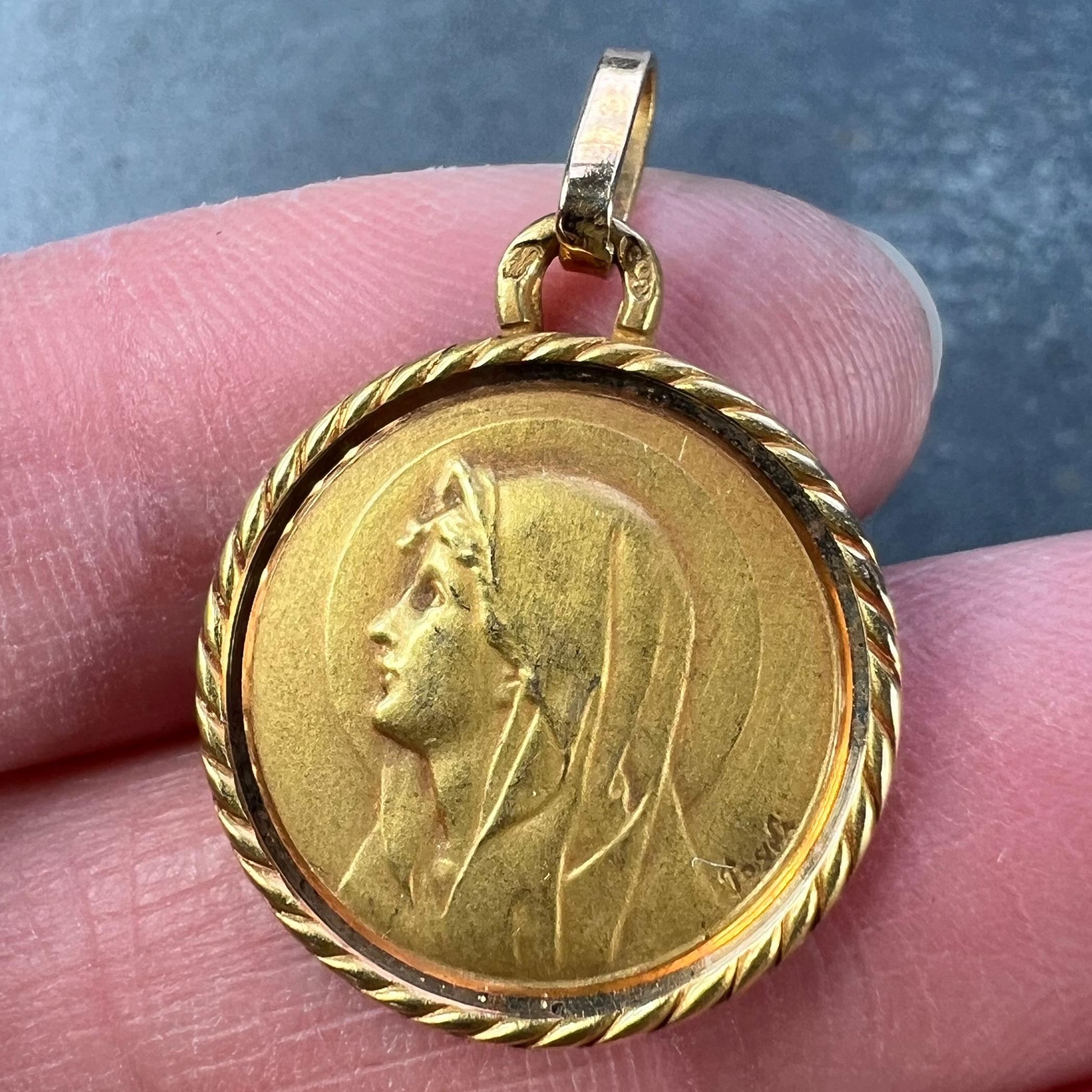 Perroud Pagdi Pendentif français en or jaune 18 carats avec médaille de la Vierge Marie en vente 1