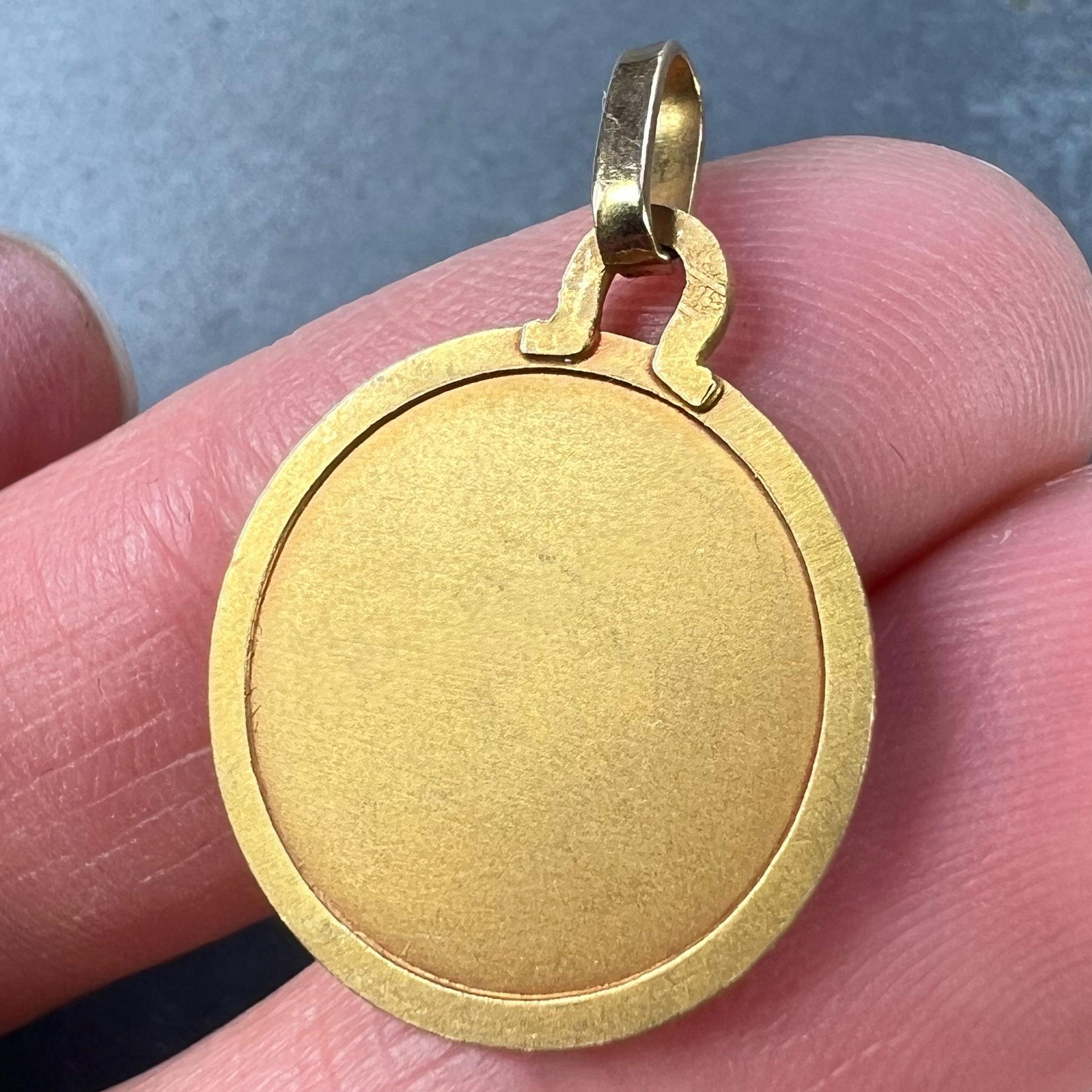 Perroud Pagdi Pendentif français en or jaune 18 carats avec médaille de la Vierge Marie en vente 4