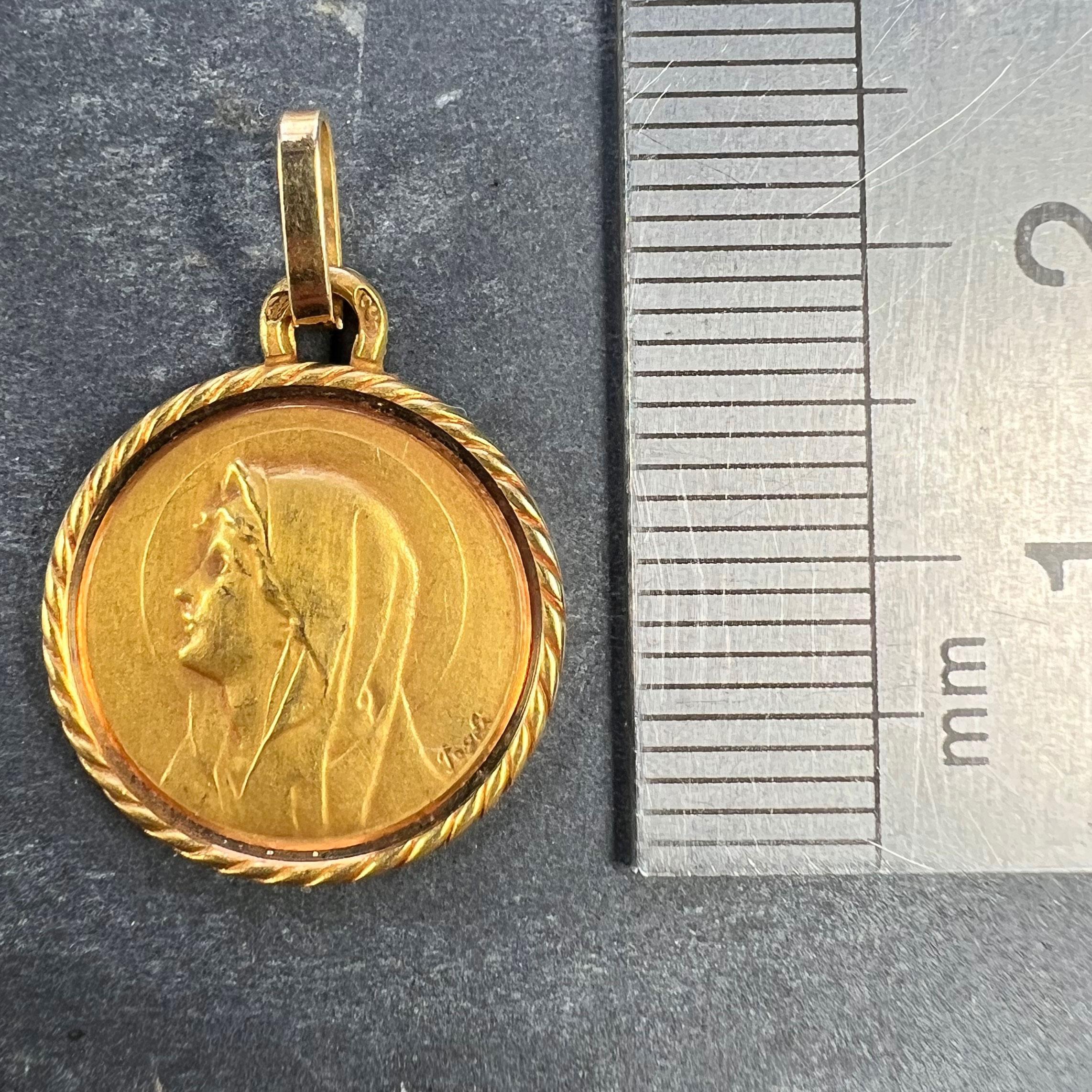 Perroud Pagdi Pendentif français en or jaune 18 carats avec médaille de la Vierge Marie en vente 5