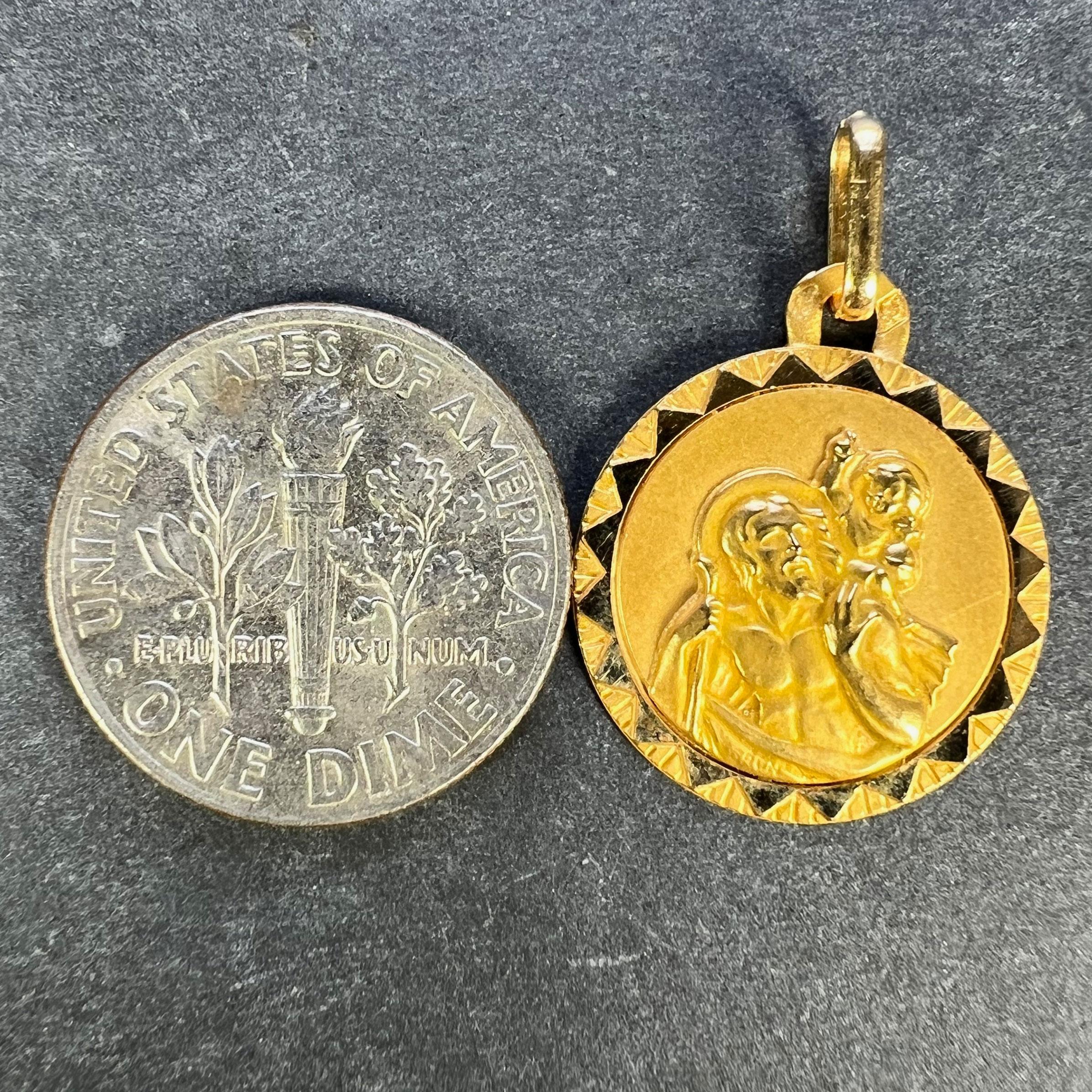 French Perroud Pendentif Médaille Saint Christophe en or jaune 18K en vente 6