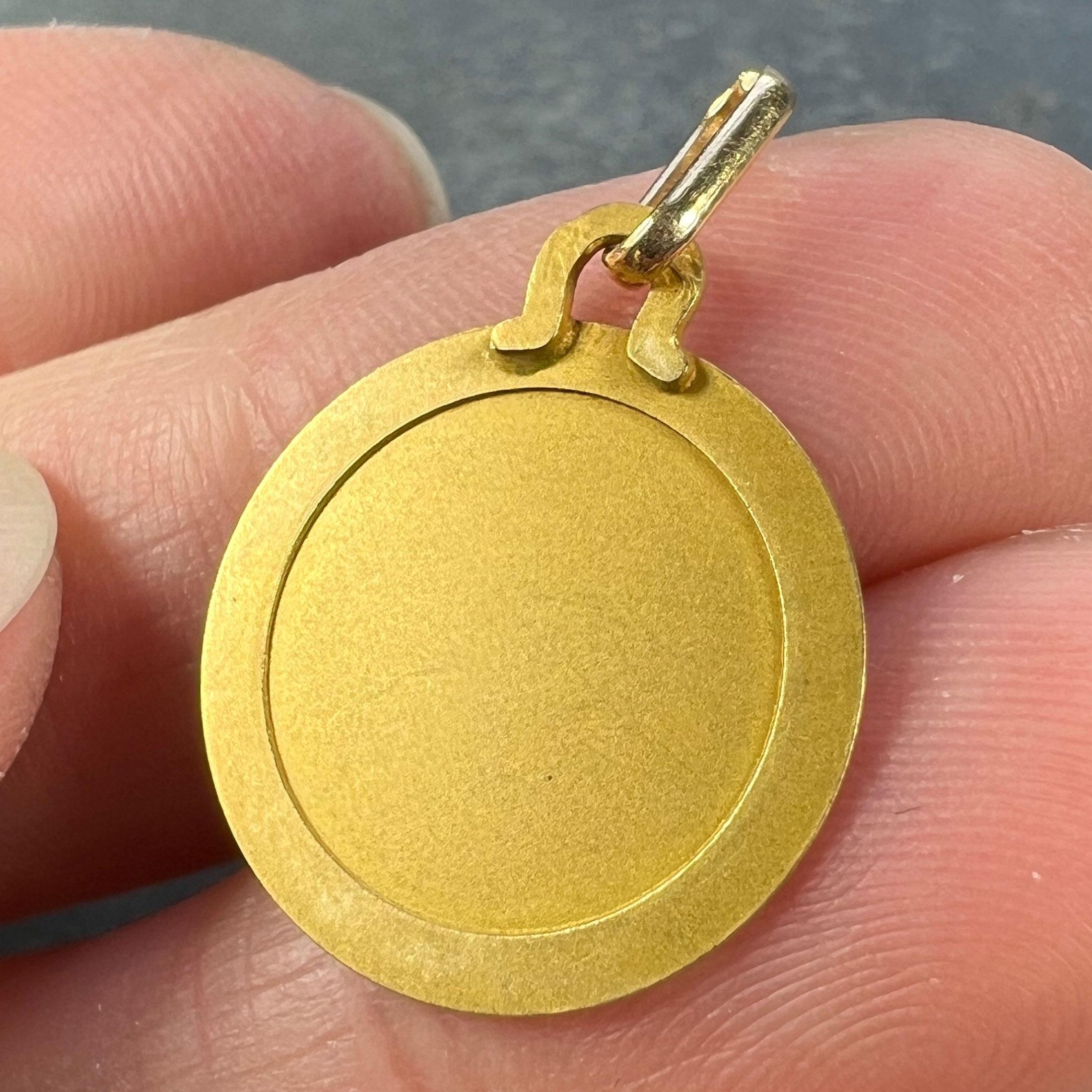 French Perroud Pendentif Médaille Saint Christophe en or jaune 18K en vente 4