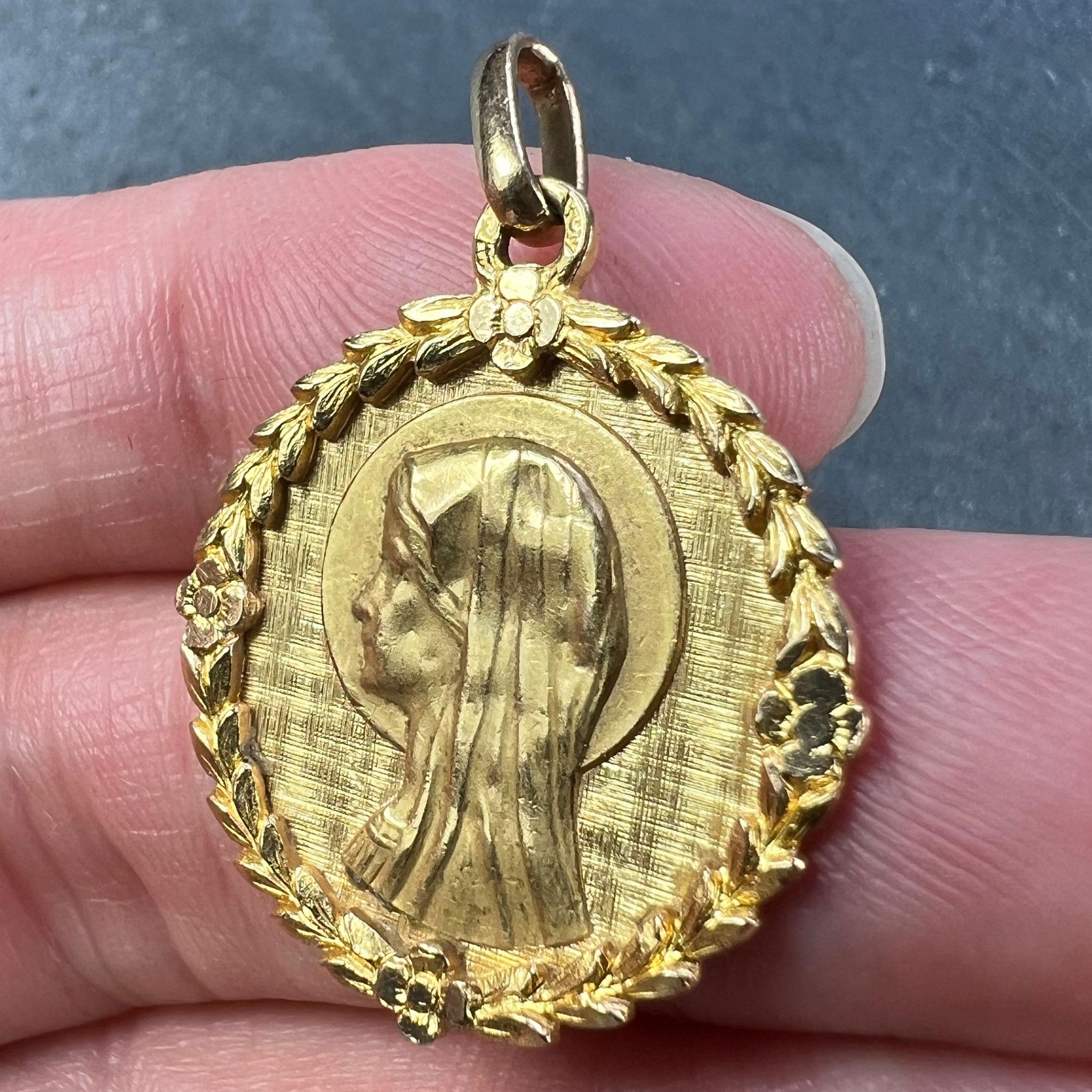 Französisch Perroud Jungfrau Maria Blumen Blätter Kranz 18K Gelb Gold Medal Charme Stift im Angebot 2