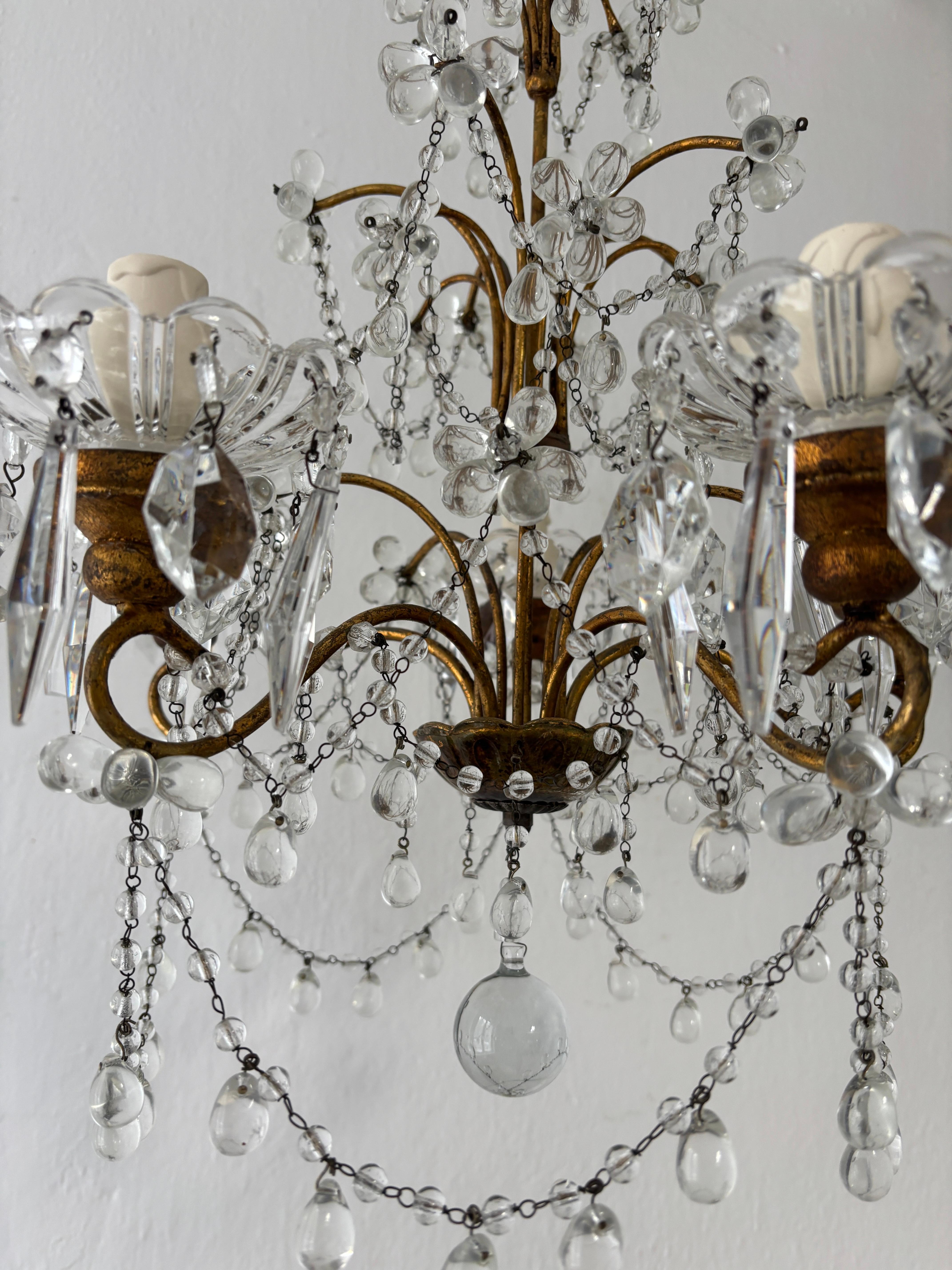 Français Lustre français en forme de petites gouttes de Murano avec fleurs et guirlandes, circa 1920 en vente