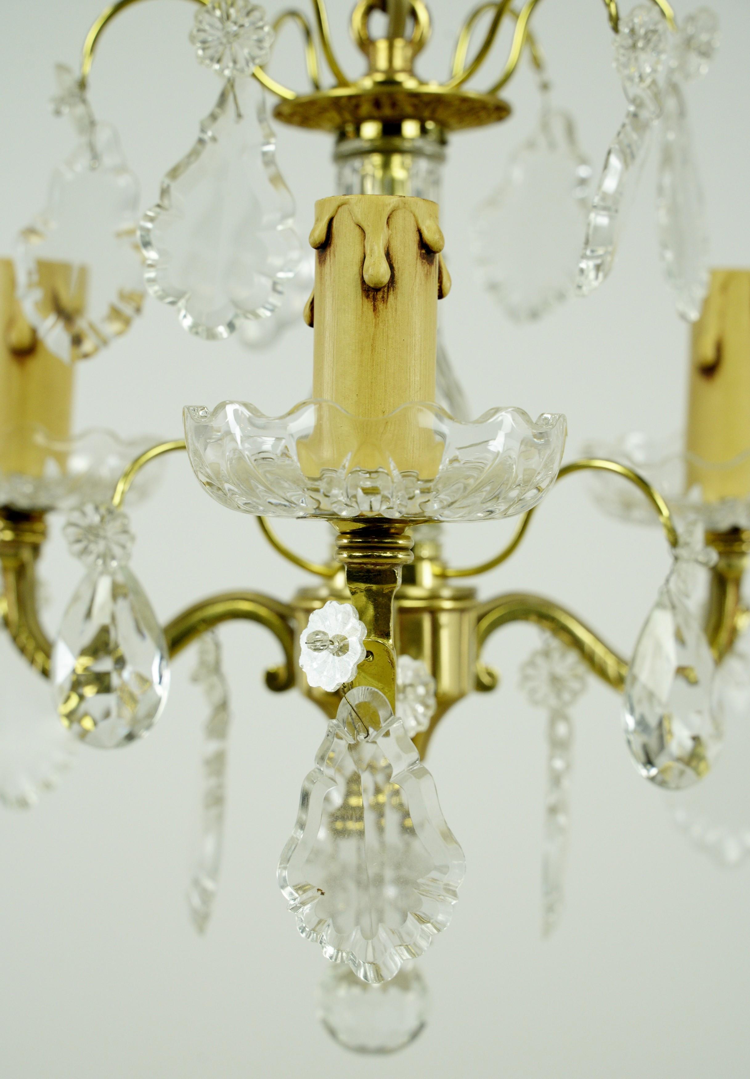 French Petite 3 Arm Crystal & Brass Chandelier In Good Condition For Sale In New York, NY