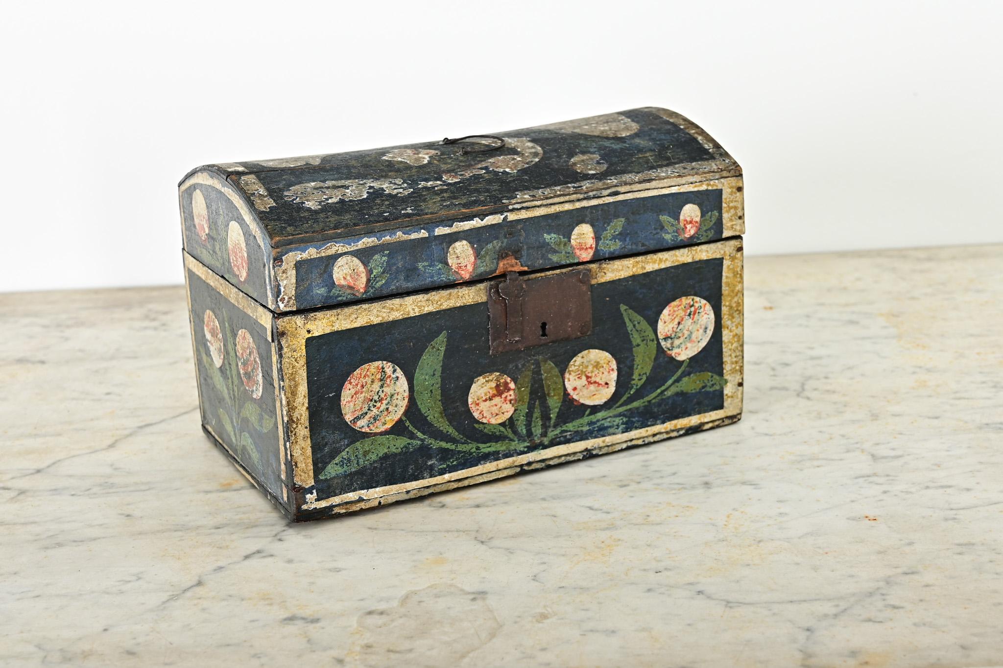 French Petite Bridal Box from Normandy In Good Condition For Sale In Baton Rouge, LA