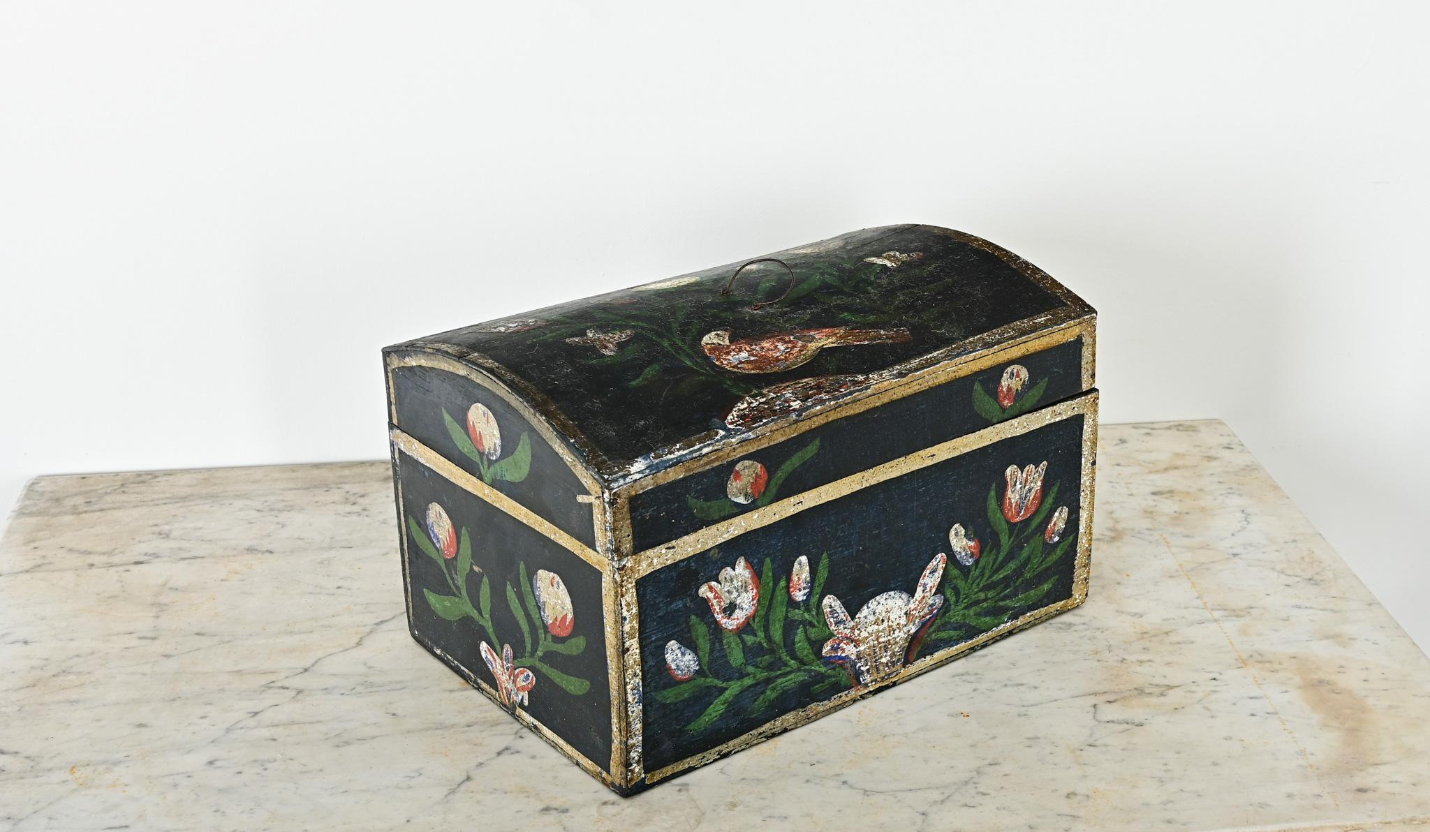 French Petite Bridal Box from Normandy In Good Condition For Sale In Baton Rouge, LA