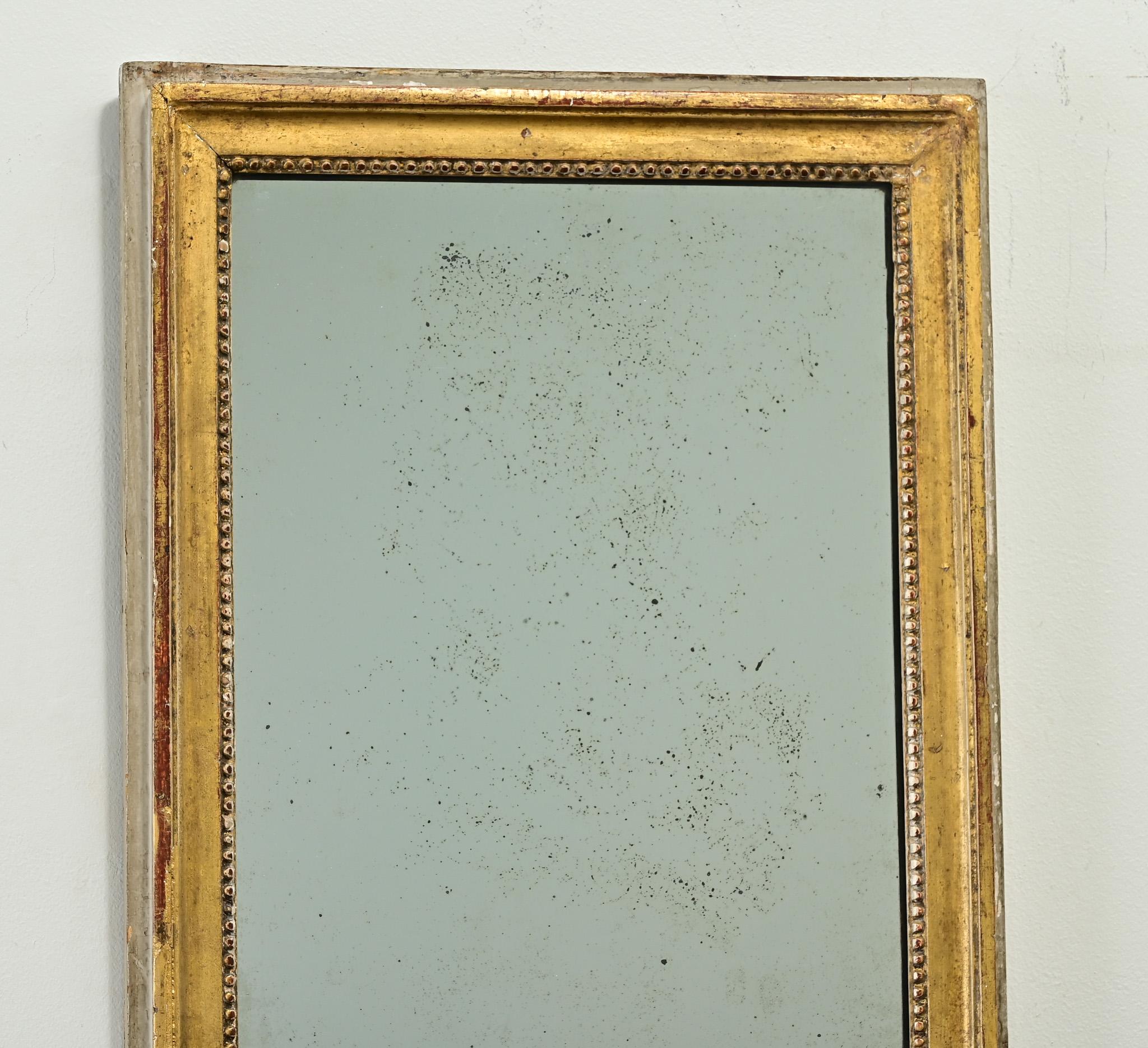 French Petite Louis XVI Gold Gilt Mirror In Good Condition In Baton Rouge, LA