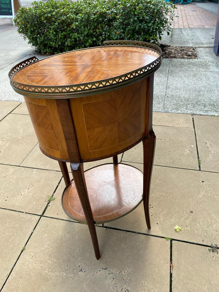 Early 20th Century French Petite Oval Side Table For Sale