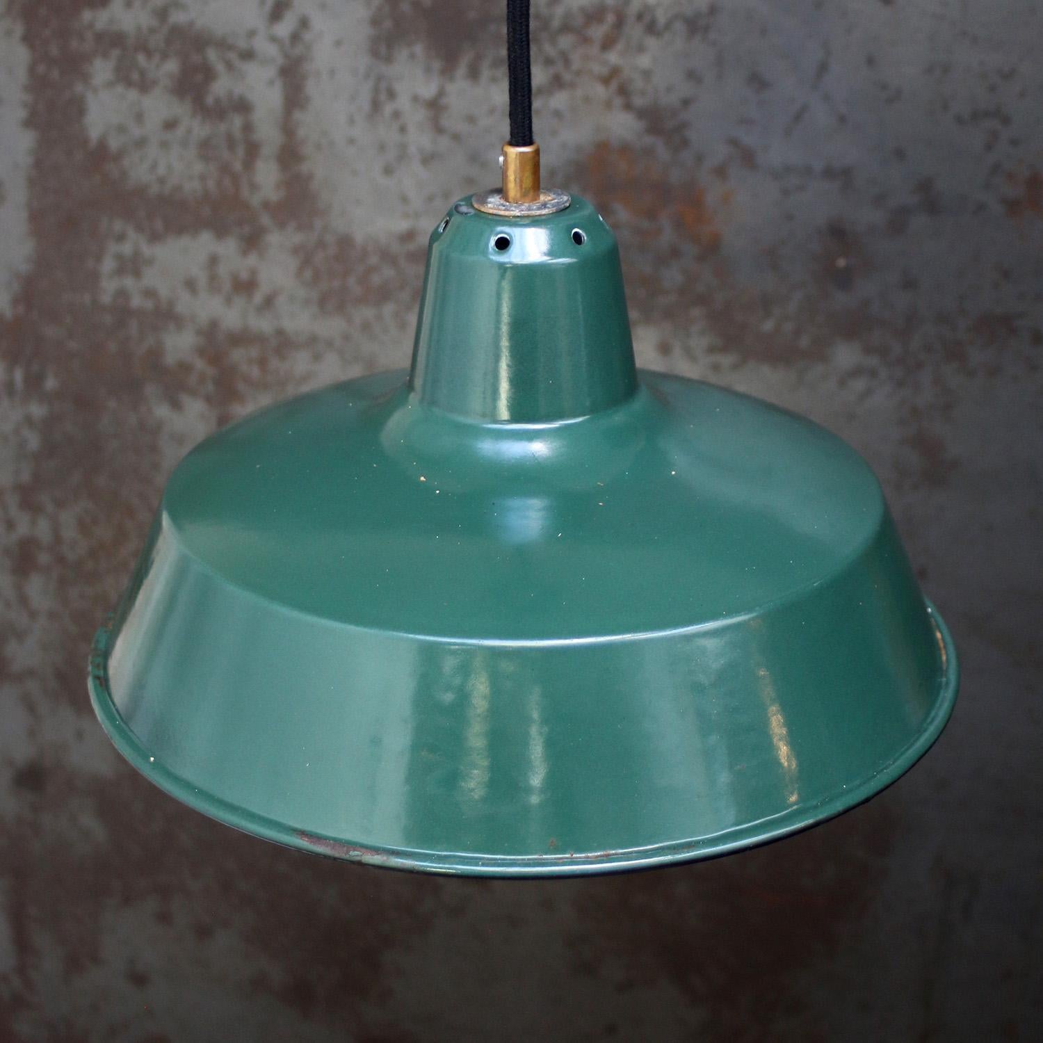 Colgante de fábrica industrial francés de esmalte verde petróleo de Sammode, Francia Industrial en venta