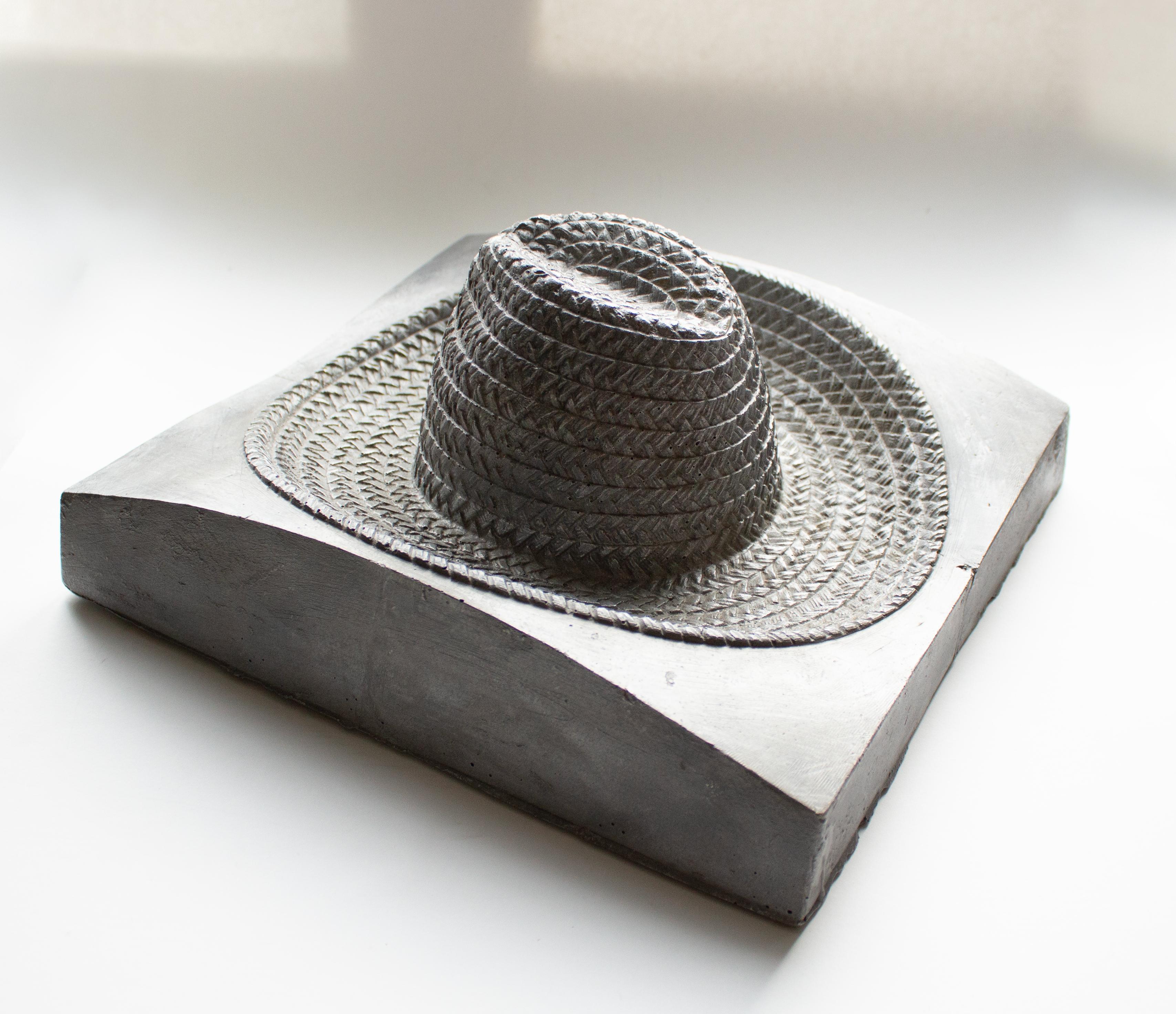 Lo stampo per cappello Panama in peltro francese è un oggetto industriale scultoreo con carattere In condizioni buone in vendita a Stockholm, SE