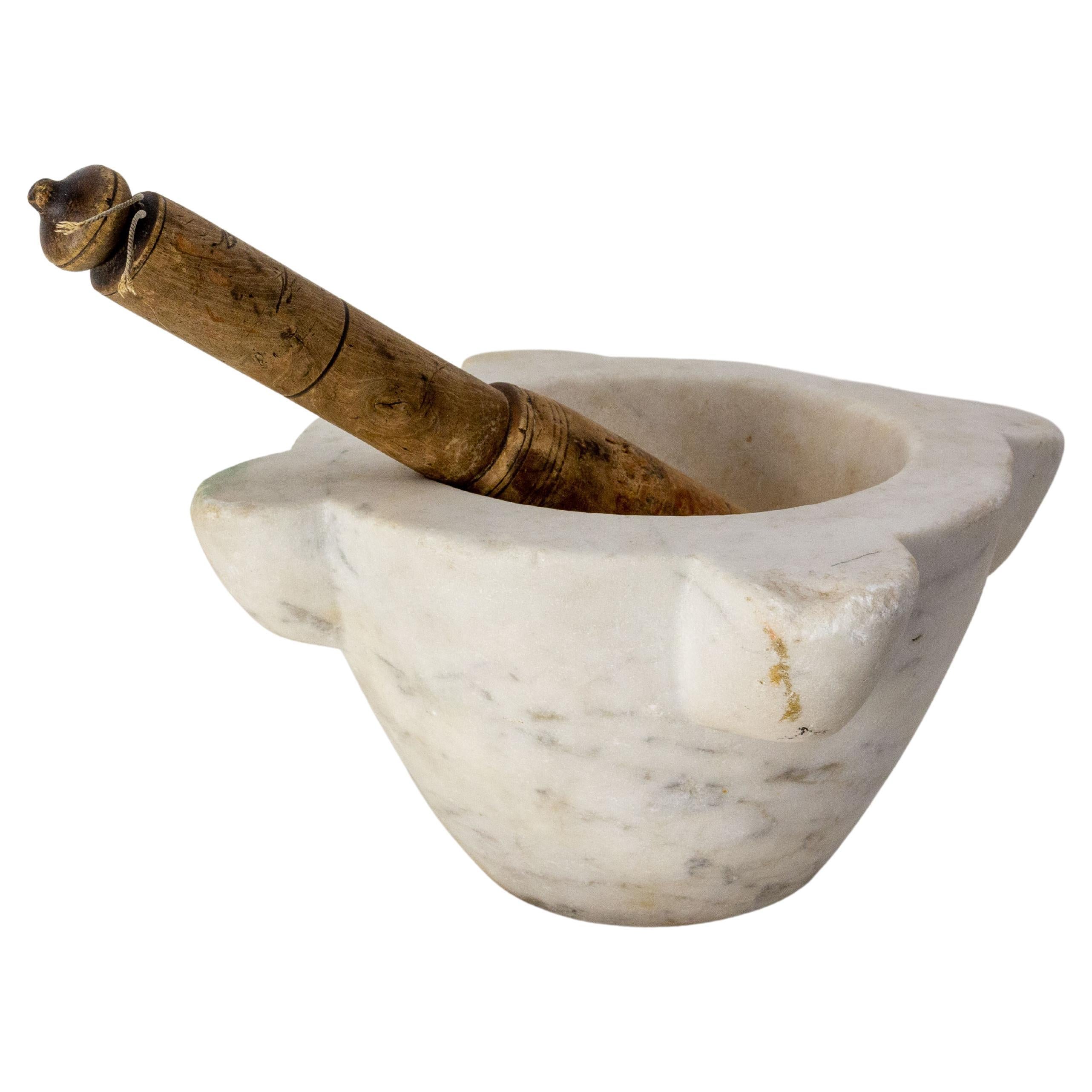 Pharmacy mortar in marble, France, 19th century with its wood pestle.
Length of the pestle 9.84 in.(25 cm)
Good antique condition

Shipping:
L 20.5 P 20.5 H 17.5 cm pilon 25 cm 6.5 kg.