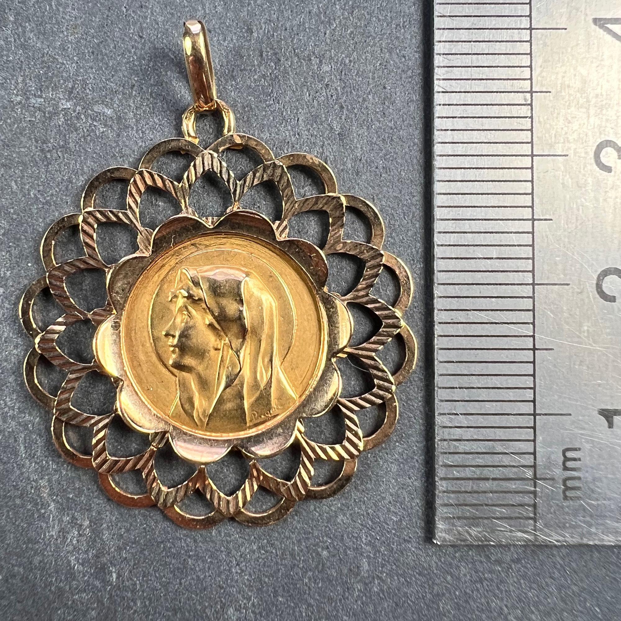 Pendentif en or jaune 18K avec breloque en forme de médaille et cadre de la Vierge Marie Piaget en vente 6
