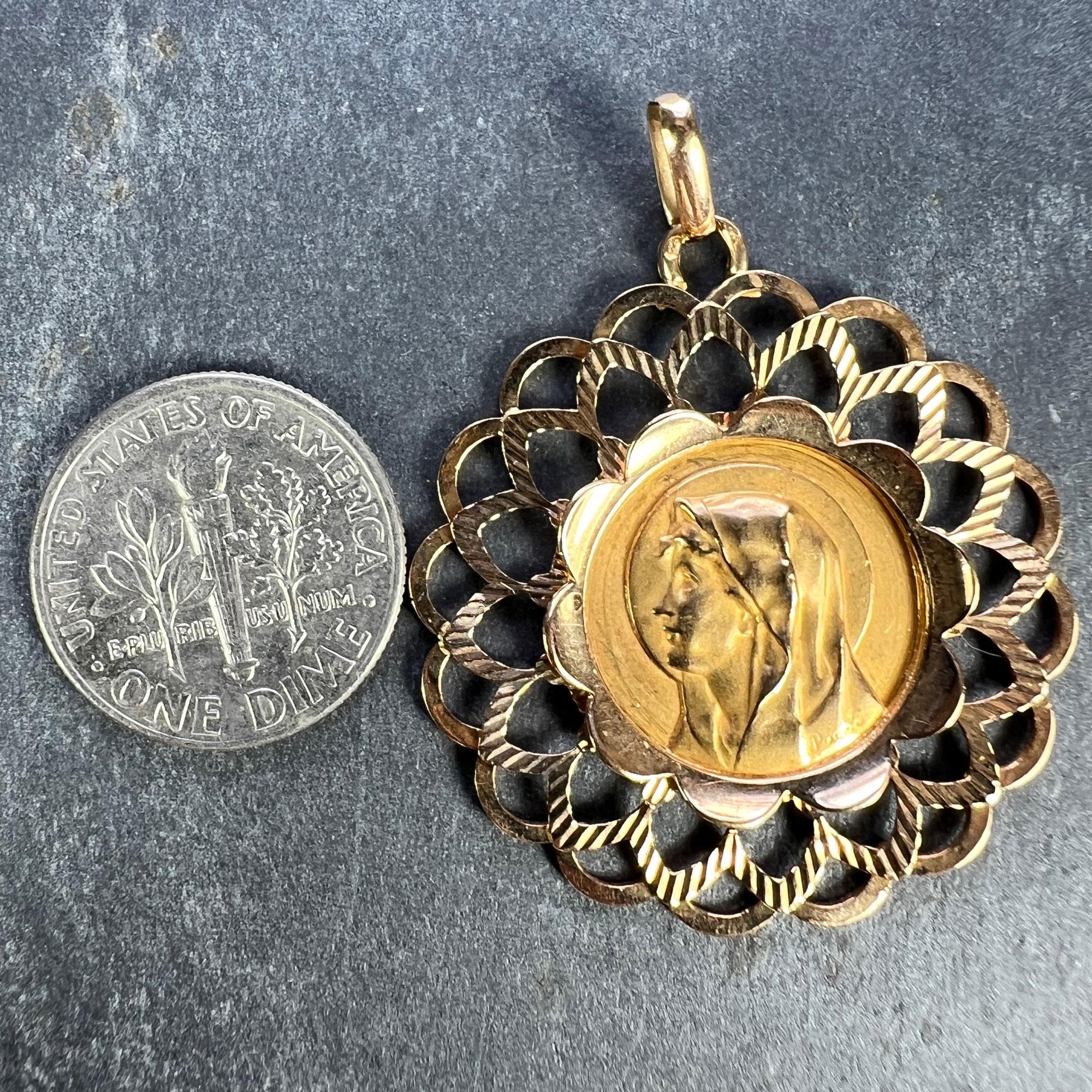 Pendentif en or jaune 18K avec breloque en forme de médaille et cadre de la Vierge Marie Piaget en vente 7