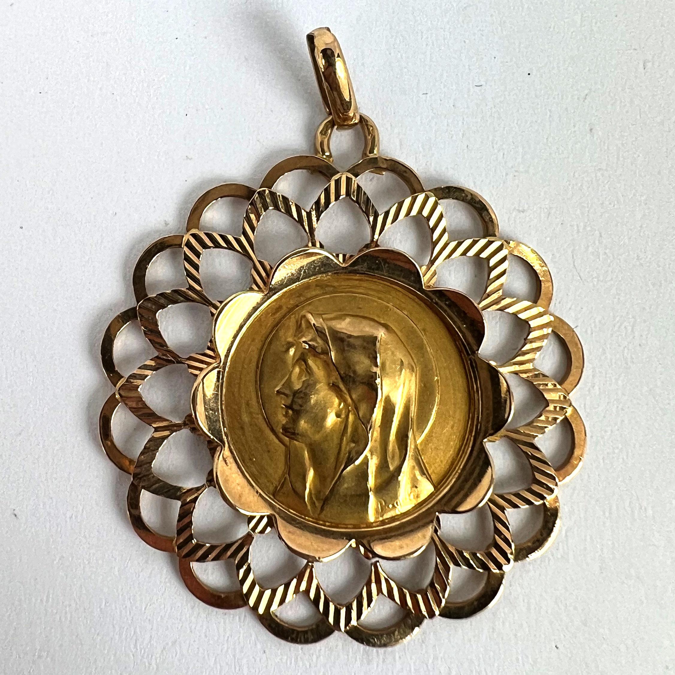 Pendentif en or jaune 18K avec breloque en forme de médaille et cadre de la Vierge Marie Piaget en vente 8