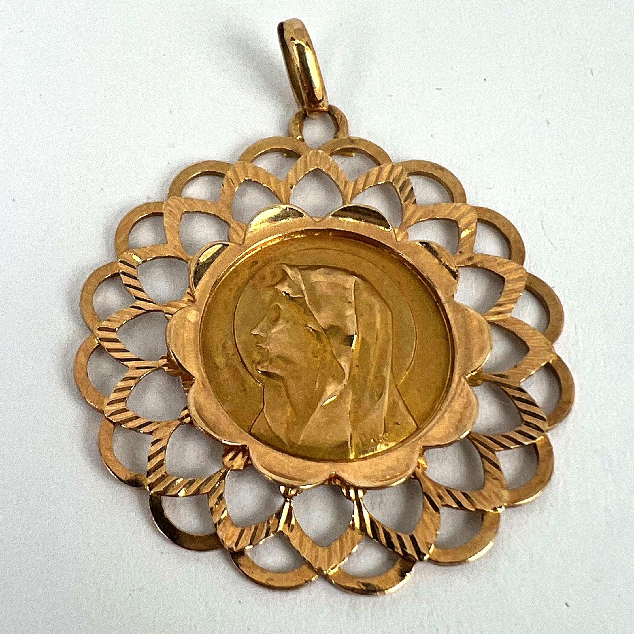Pendentif en or jaune 18K avec breloque en forme de médaille et cadre de la Vierge Marie Piaget en vente 9