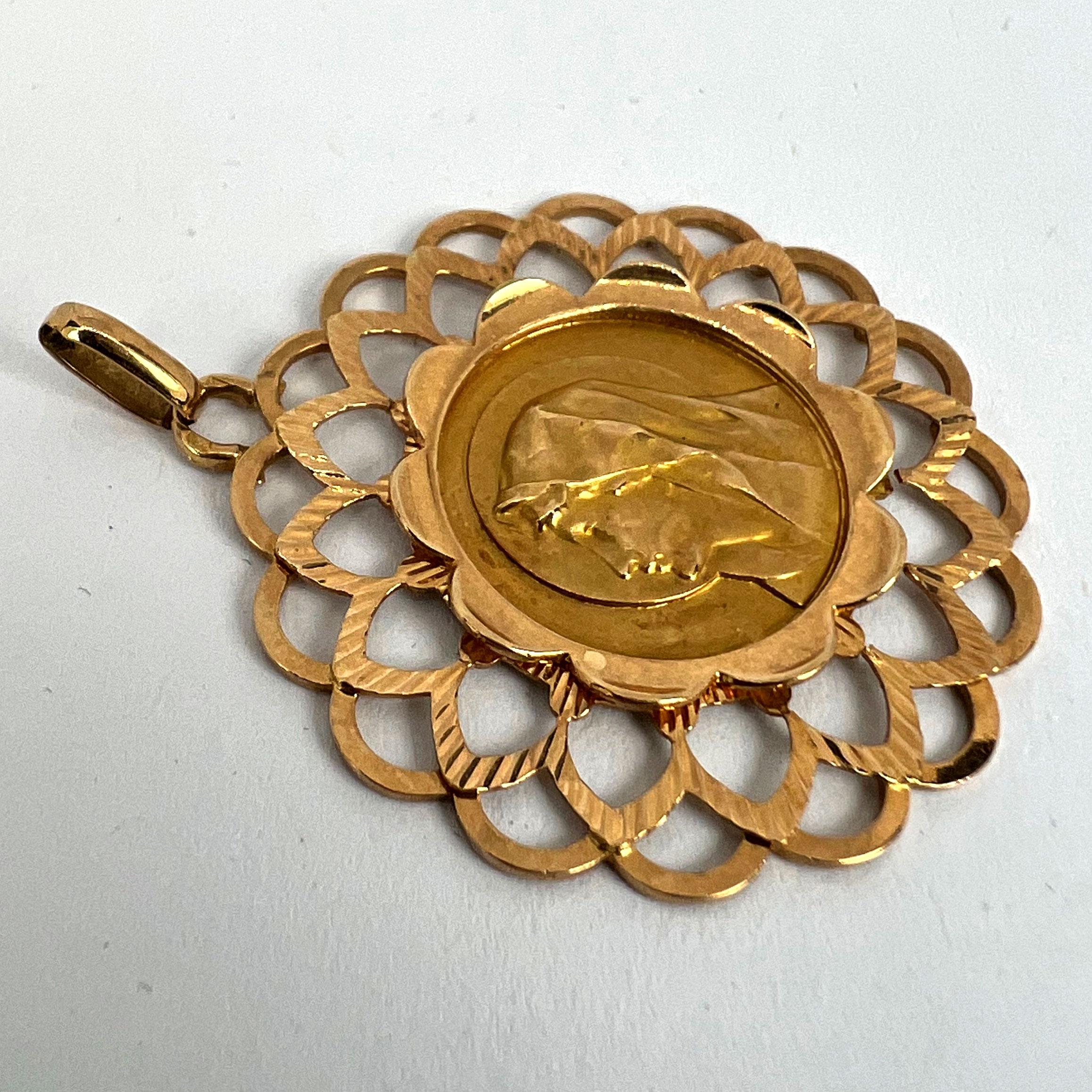 Pendentif en or jaune 18K avec breloque en forme de médaille et cadre de la Vierge Marie Piaget en vente 11
