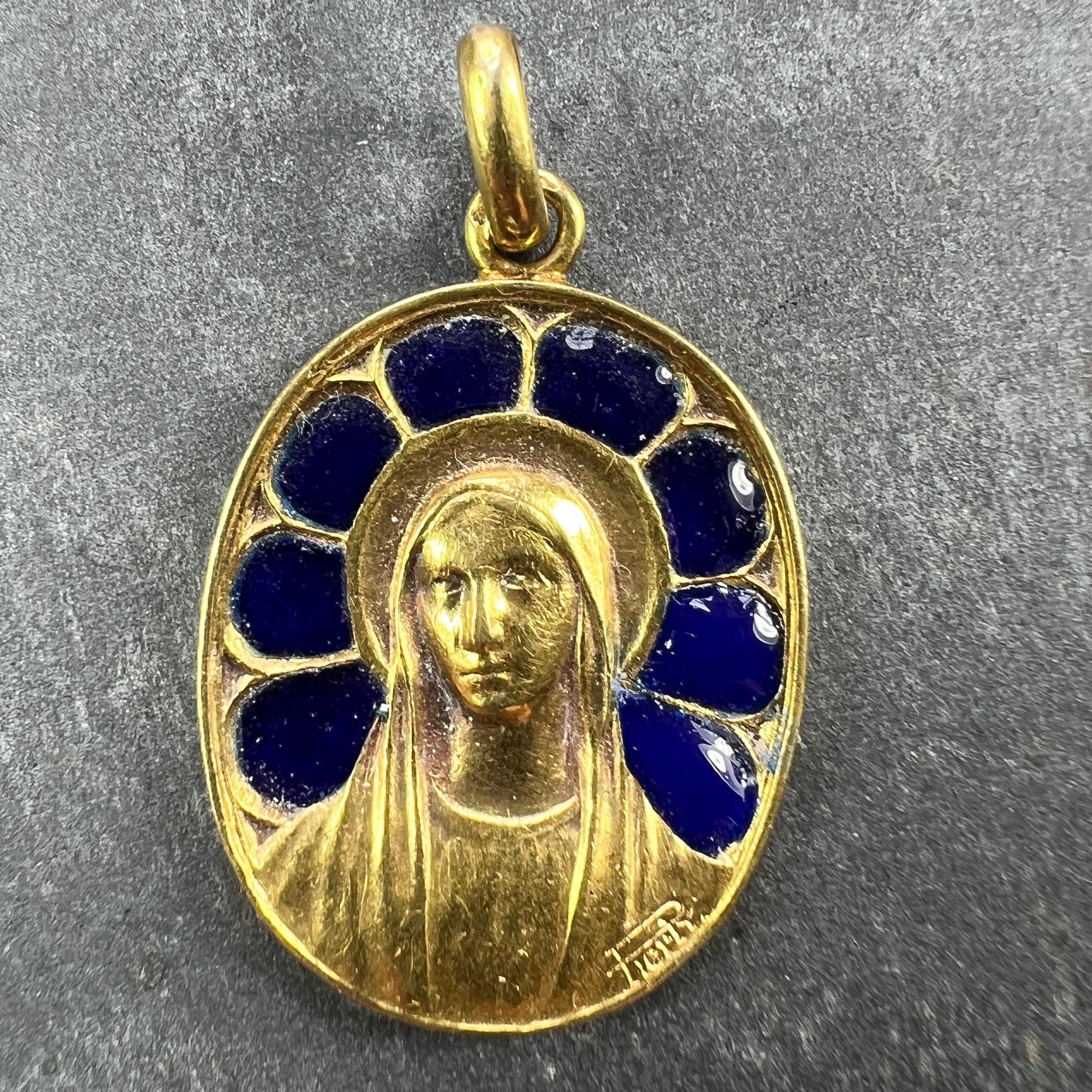 French Pierly Virgin Mary Plique A Jour Enamel 18K Yellow Gold Pendant Medal In Good Condition For Sale In London, GB