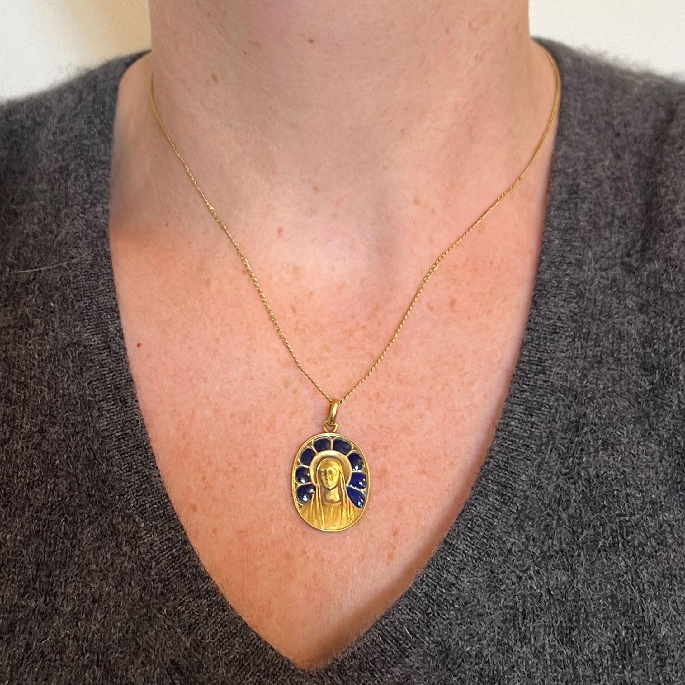 French Pierly Virgin Mary Plique A Jour Enamel 18K Yellow Gold Pendant Medal For Sale 1