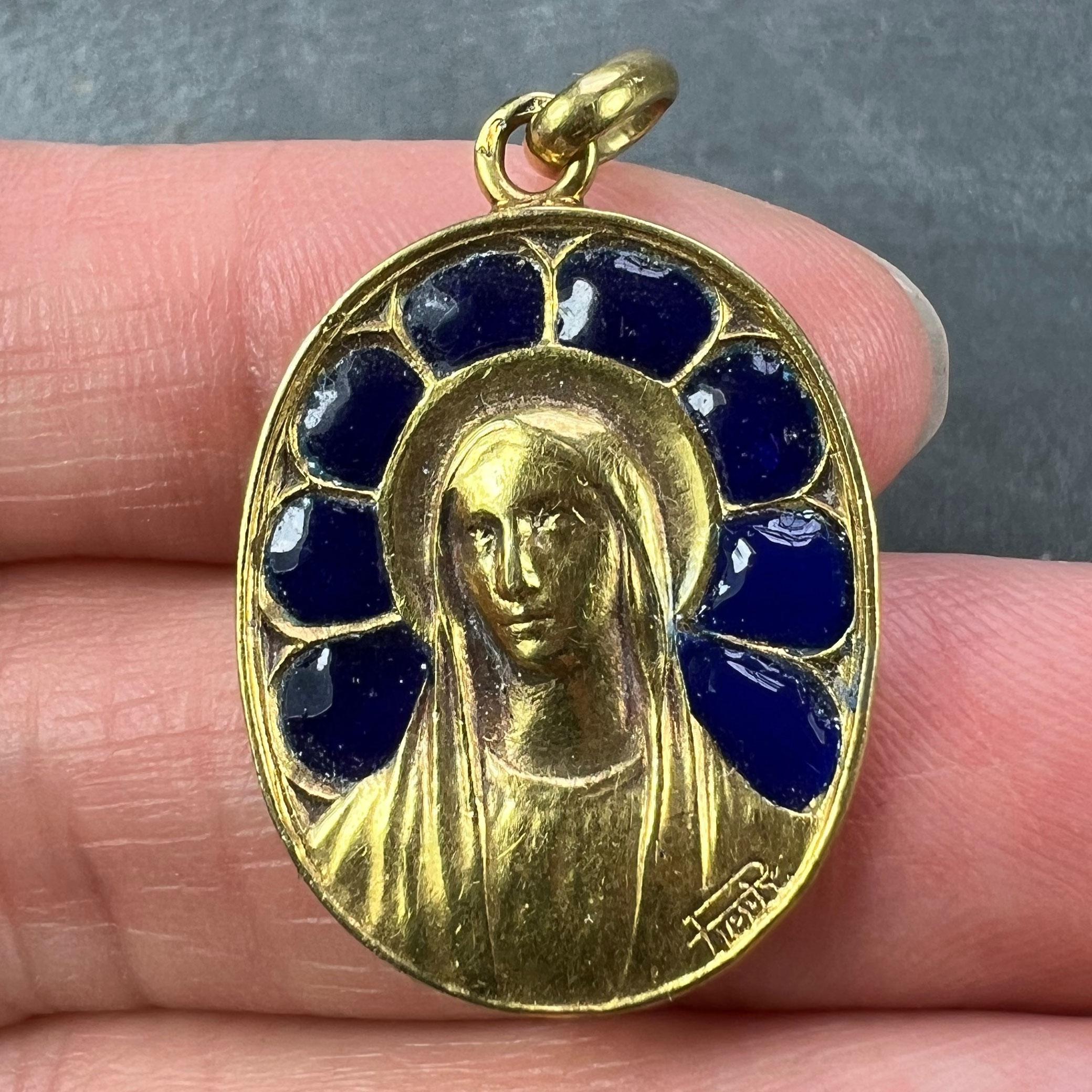French Pierly Virgin Mary Plique A Jour Enamel 18K Yellow Gold Pendant Medal For Sale 2