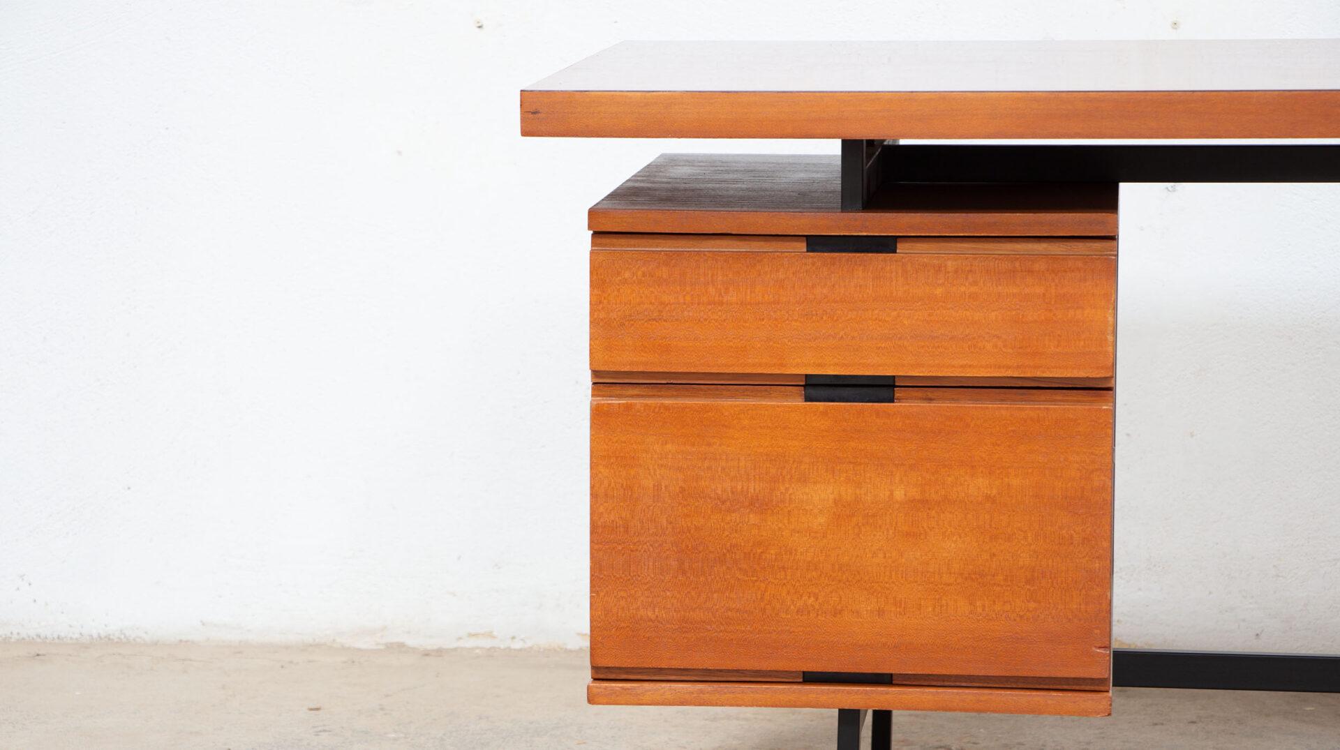 French Pierre Guariche executive desk for Minvielle, 1960'S In Good Condition For Sale In LYON, FR
