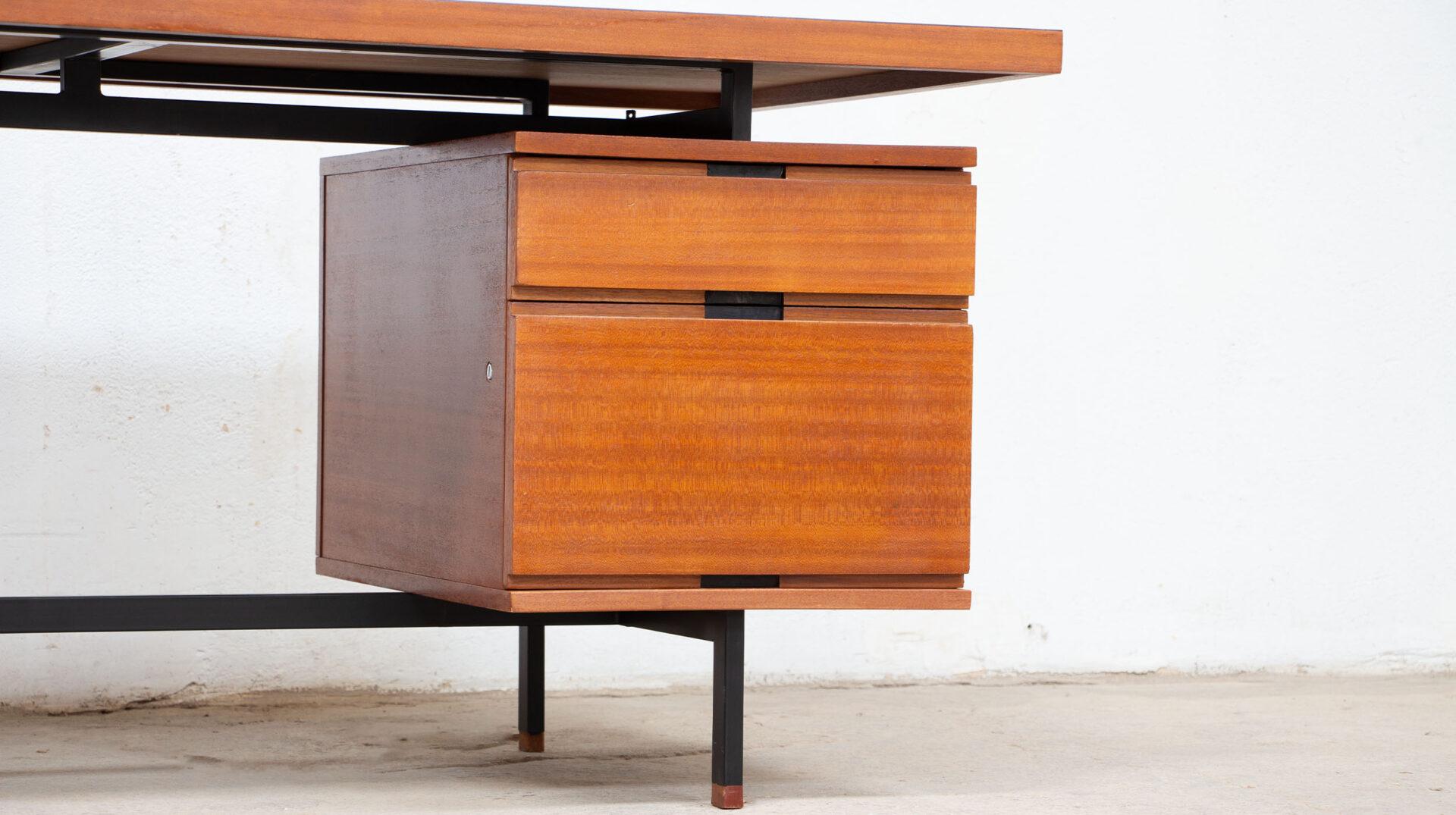 20th Century French Pierre Guariche executive desk for Minvielle, 1960'S For Sale