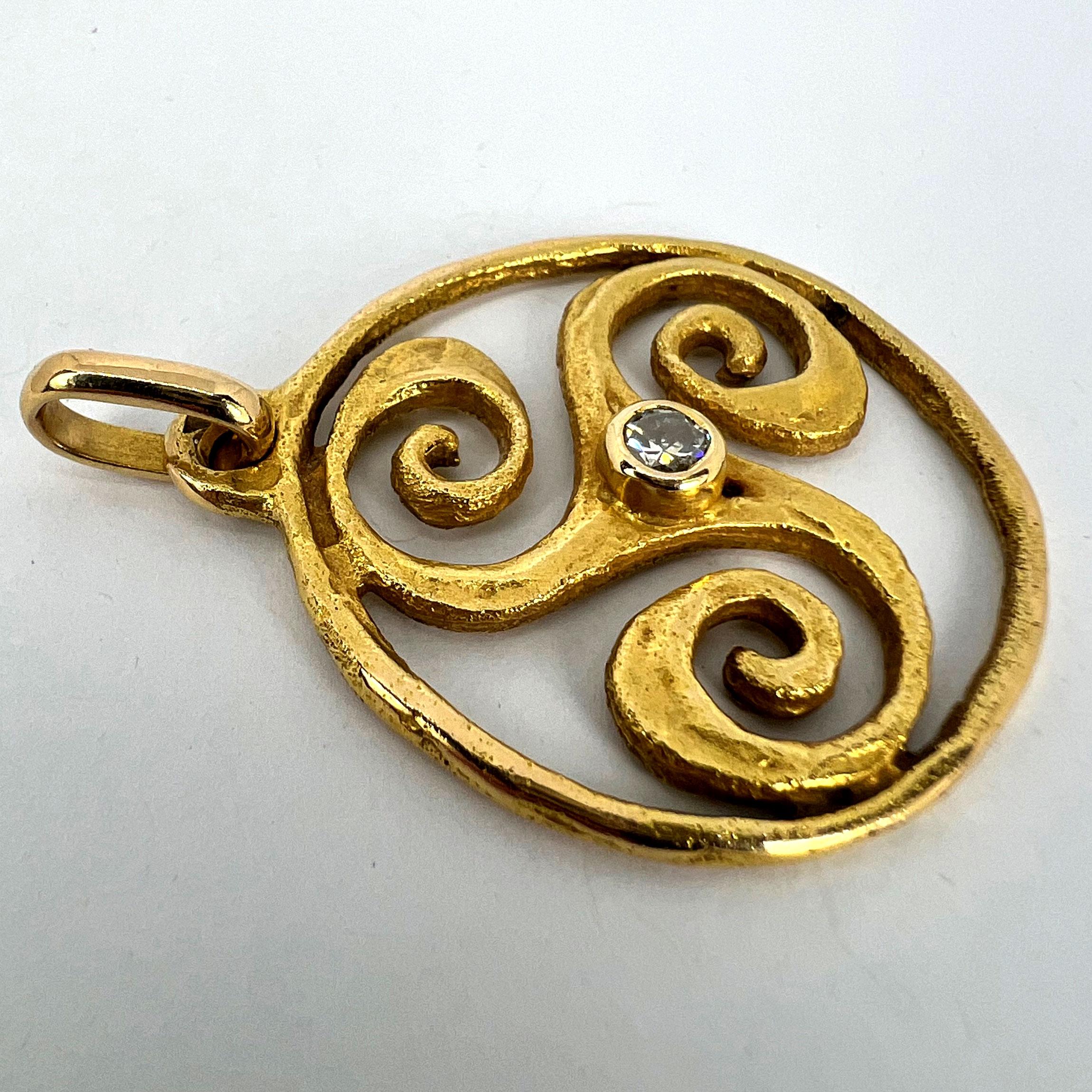 Pierre Toulhart Triskel Triskelion Pendentif français en or jaune 18 carats avec diamants en vente 12